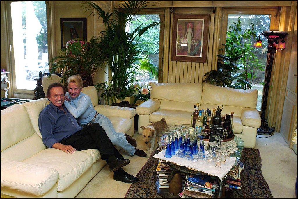 Frank Alamo avec sa petite amie Claudy à Paris, France, le 14 février 2003. | Photo : Getty Images