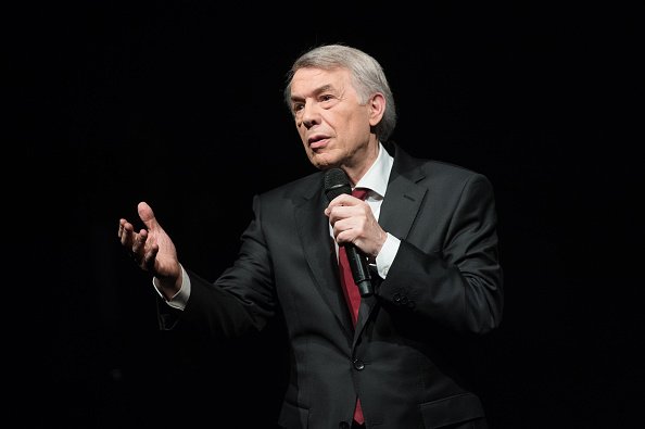 Salvatore Adamo se produit à l'Olympia le 16 mars 2018 à Paris, en France. | Photo : Getty Images Salvatore Adamo se produit à l'Olympia le 16 mars 2018 à Paris, en France. | Photo : Getty Images