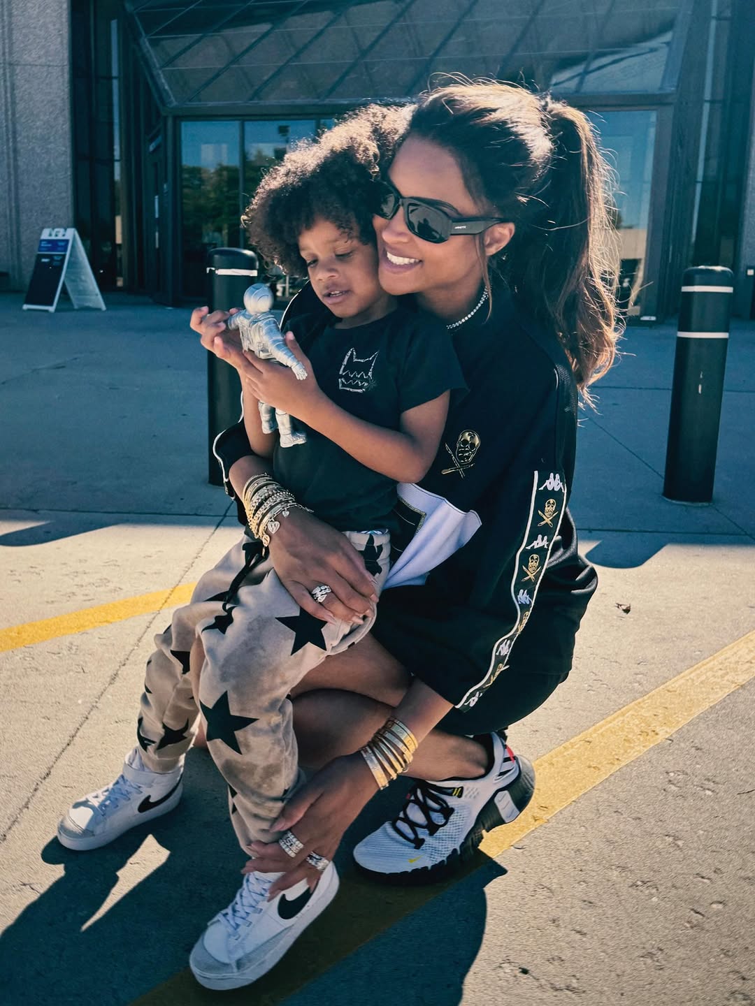 Ciara sharing a sweet moment with one of her kids. | Source: Instagram/ciara