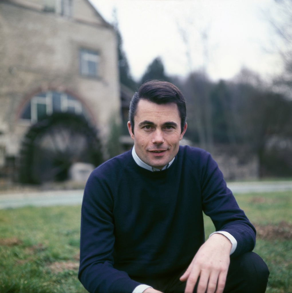 Portrait de l'auteur-compositeur-interprète français Alain Barrière dans les années 60, France. Circa 1960. | Photo : Getty Images
