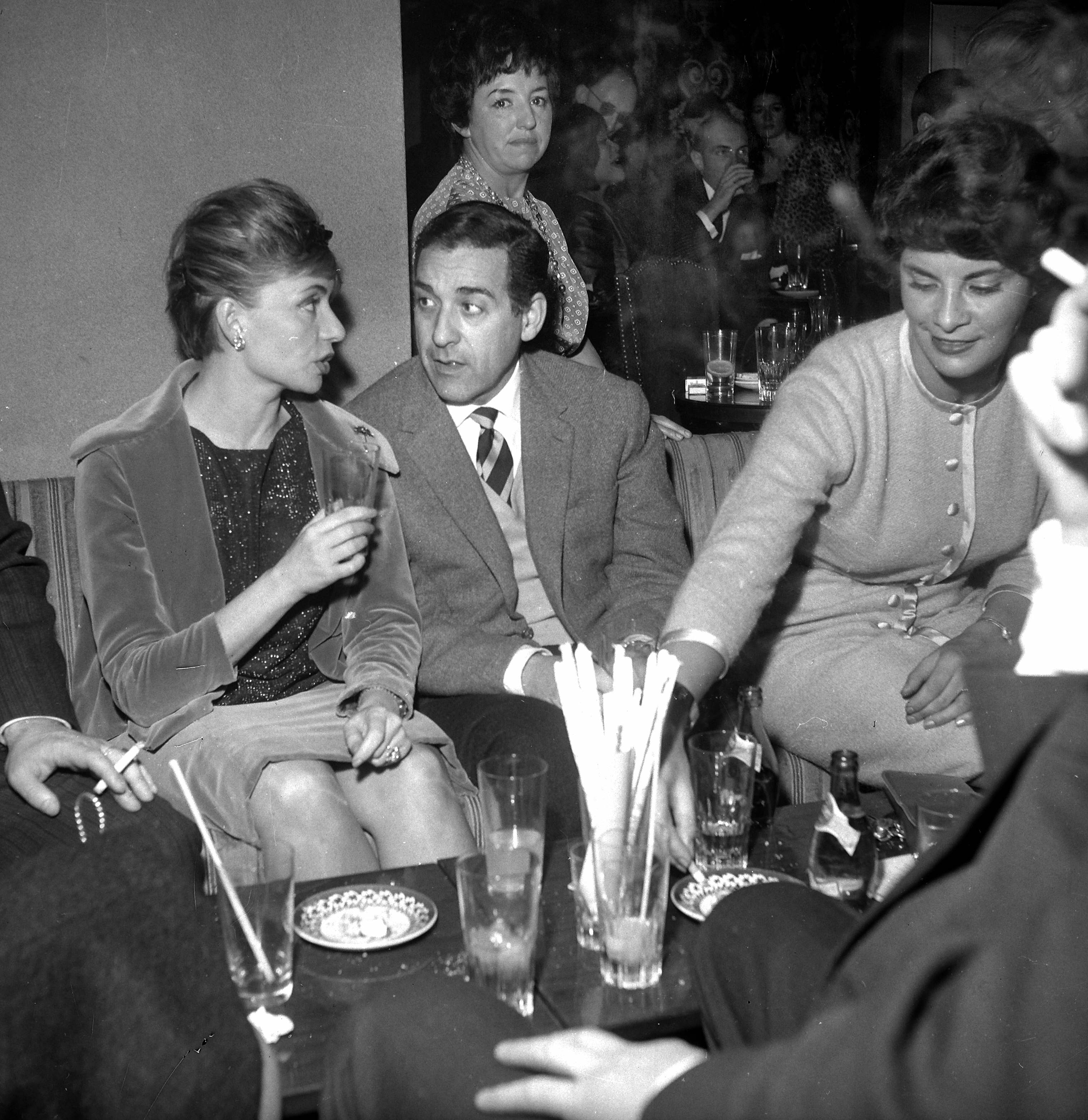 Annie Cordy (à gauche), Luis Mariano. Paris, Club de Saint-Hilaire, 1963. HA-1116-9. | Photo : Getty Images Annie Cordy (à gauche), Luis Mariano. Paris, Club de Saint-Hilaire, 1963. HA-1116-9. | Photo : Getty Images
