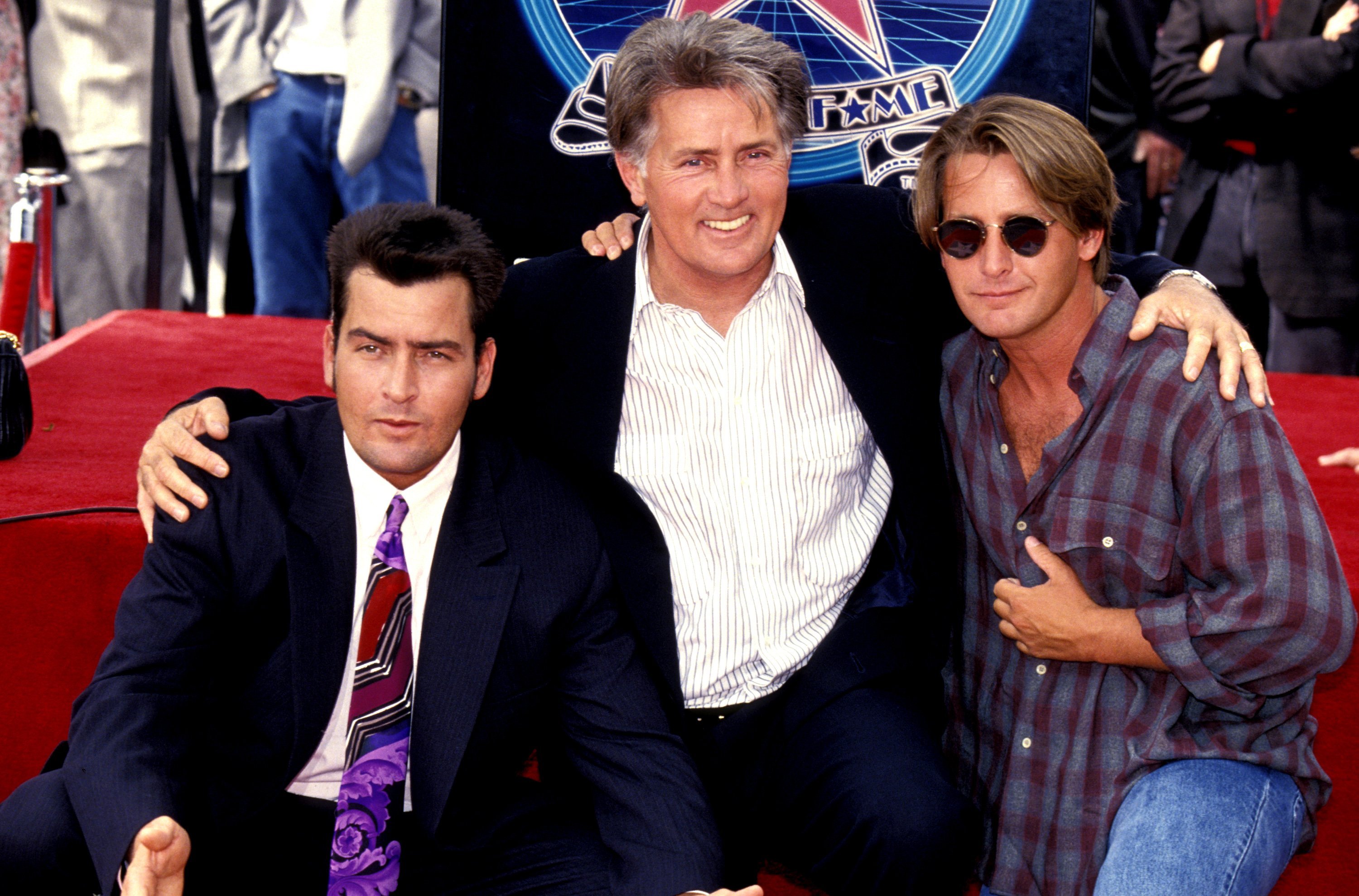 Charlie Sheen, Martin Sheen y Emilio Estevez. | Foto: Getty Images