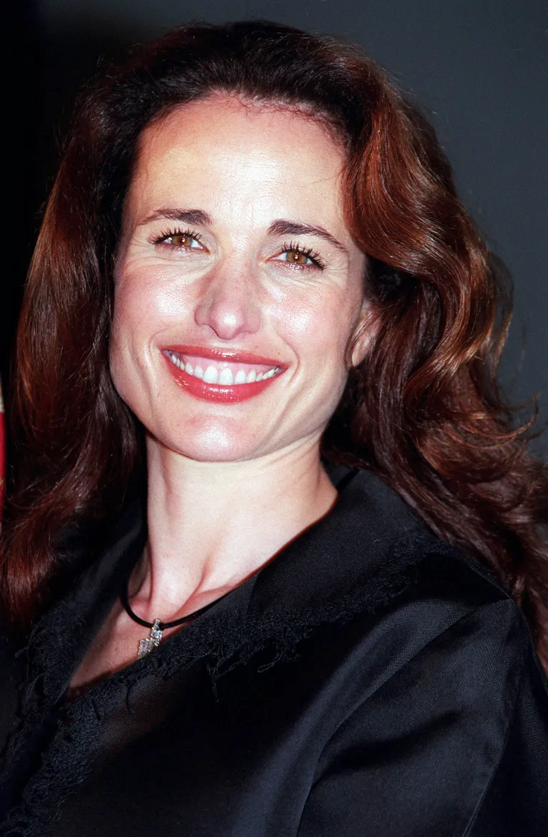 Andie MacDowell à Cannes, France, le 12 mai 2000 | Source : Getty Images