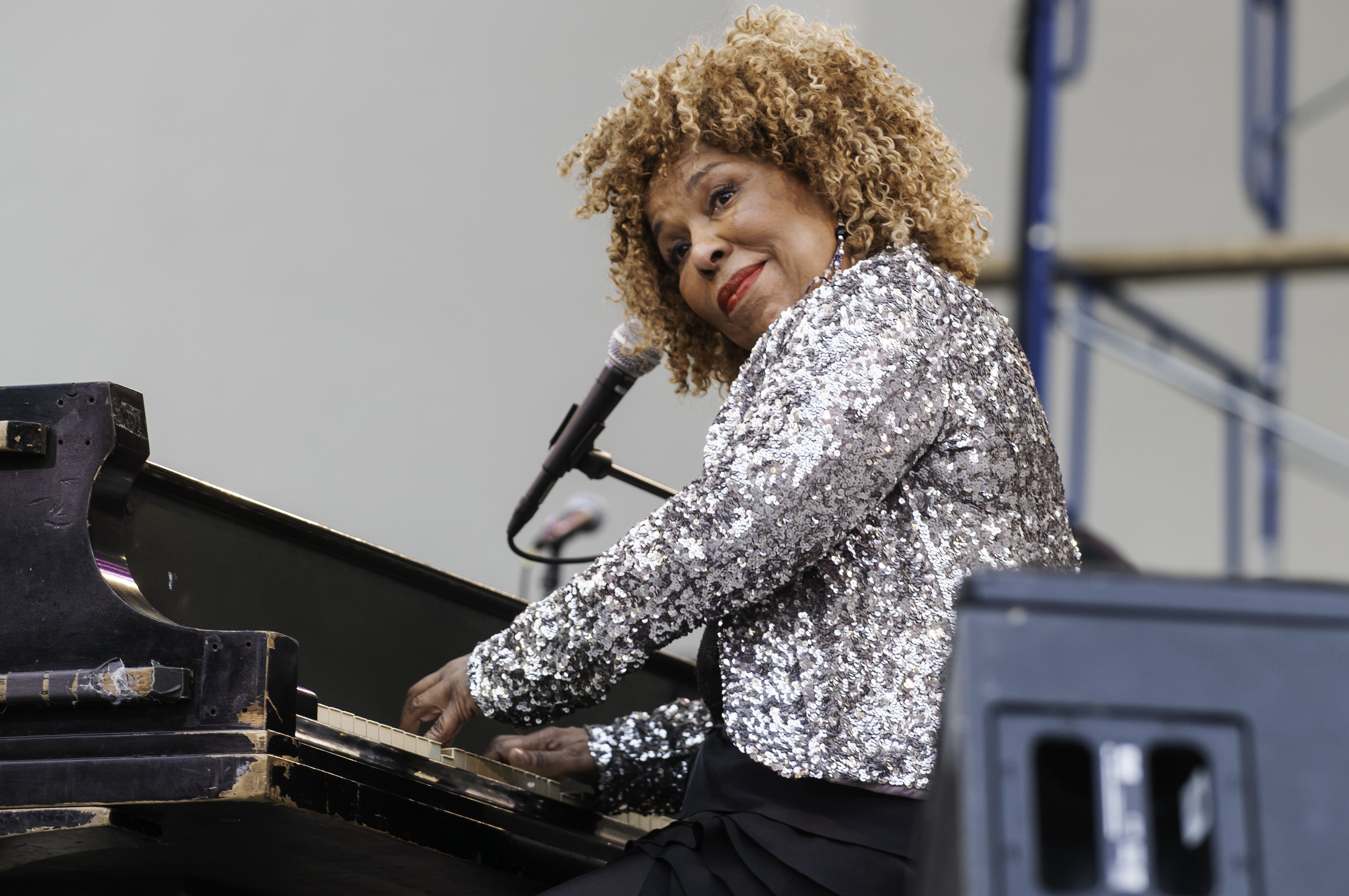 Roberta Flack plays piano at a tribute concert for Joel Dorn at Lincoln Center, New York City, on August 13, 2008 | Source: Getty Images