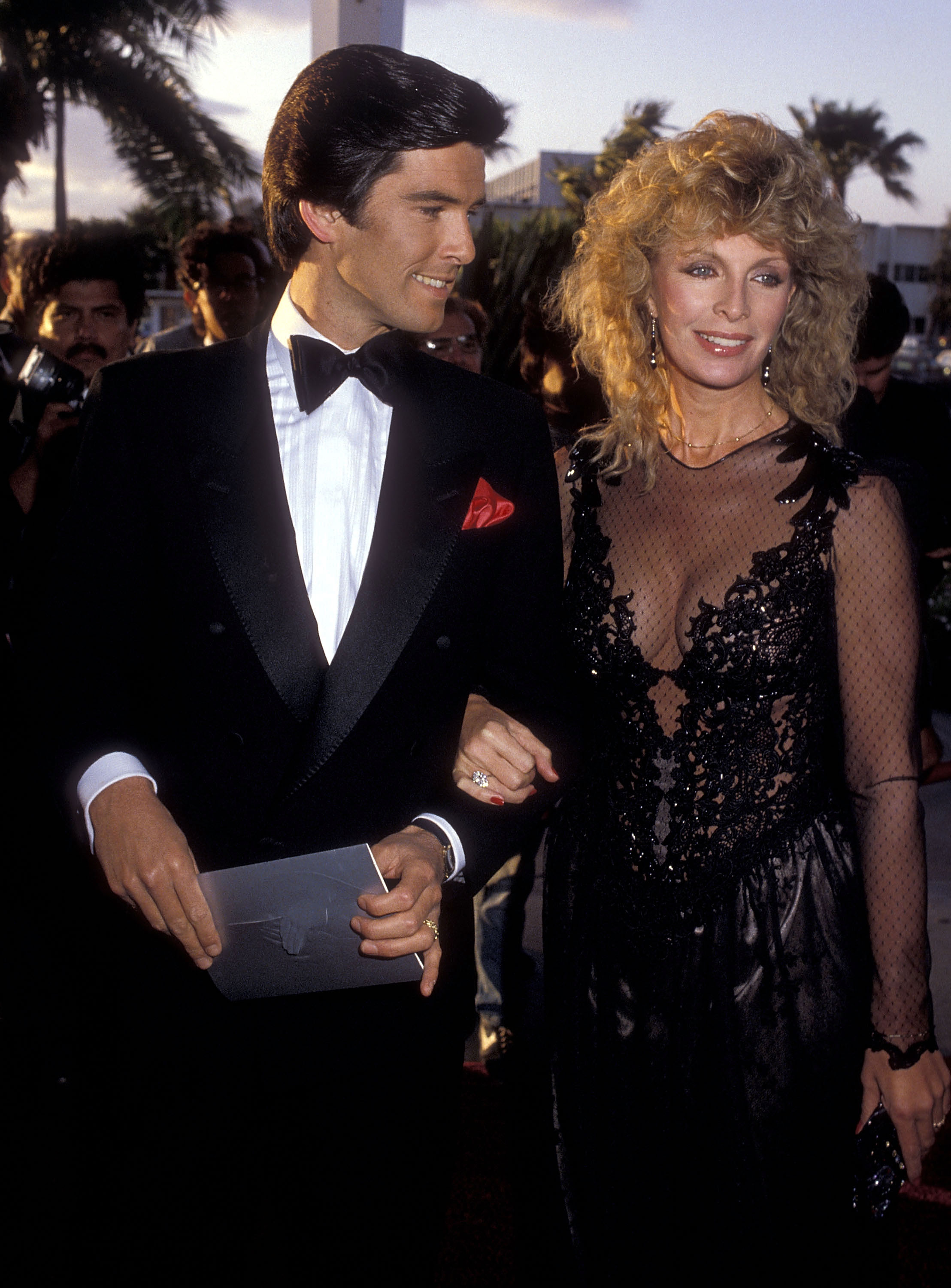Pierce Brosnan and Cassandra Harris at the 10th Annual People's Choice Awards at the Santa Monica Civic Auditorium on March 15, 1984 in Santa Monica, California. | Source: Getty Images