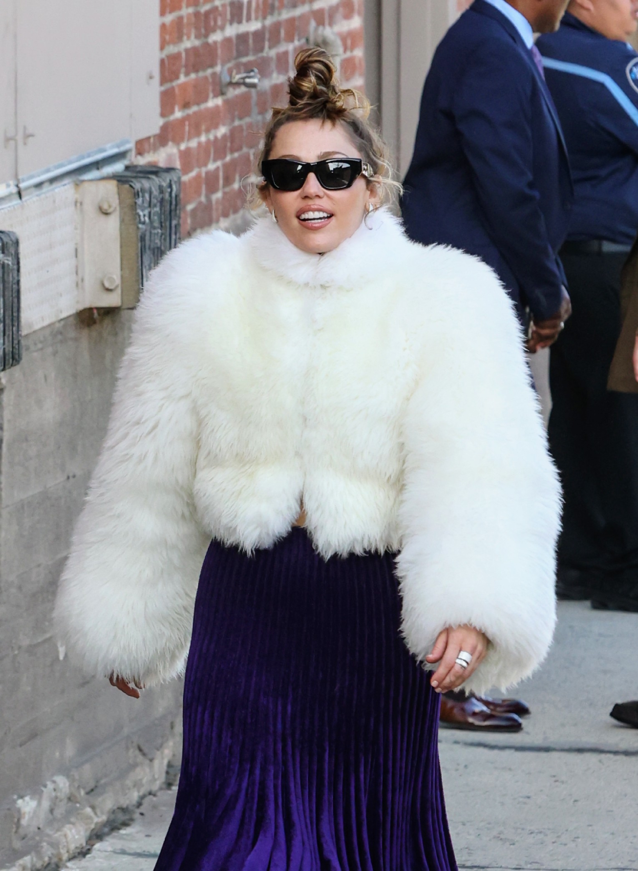 Miley Cyrus pictured arriving at "Jimmy Kimmel Live!" on May 22, 2025, in Los Angeles, California. | Source: Getty Images