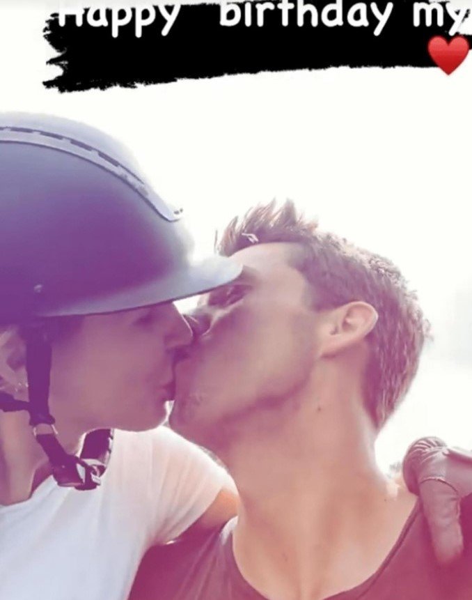 Jan Philipp Weichert und Nina Neuer bei einem Kuss | Quelle: Instagram/janphilippweichert
