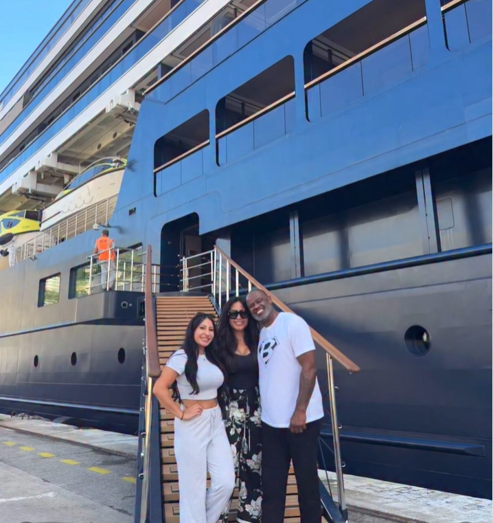 Brian McKnight and his wife Leilani McPhee are with their daughter Julia McPhee on a cruise, from a post dated October 5, 2025. | Source: Instagram/brianmcknight23
