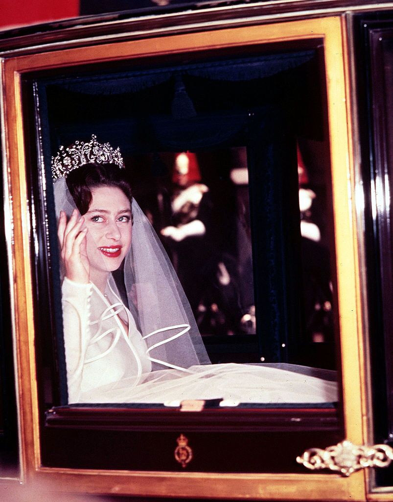  Princess Margaret leaves for Westminster Abbey for her wedding with Antony Armstrong-Jones  | Photo: Getty Images