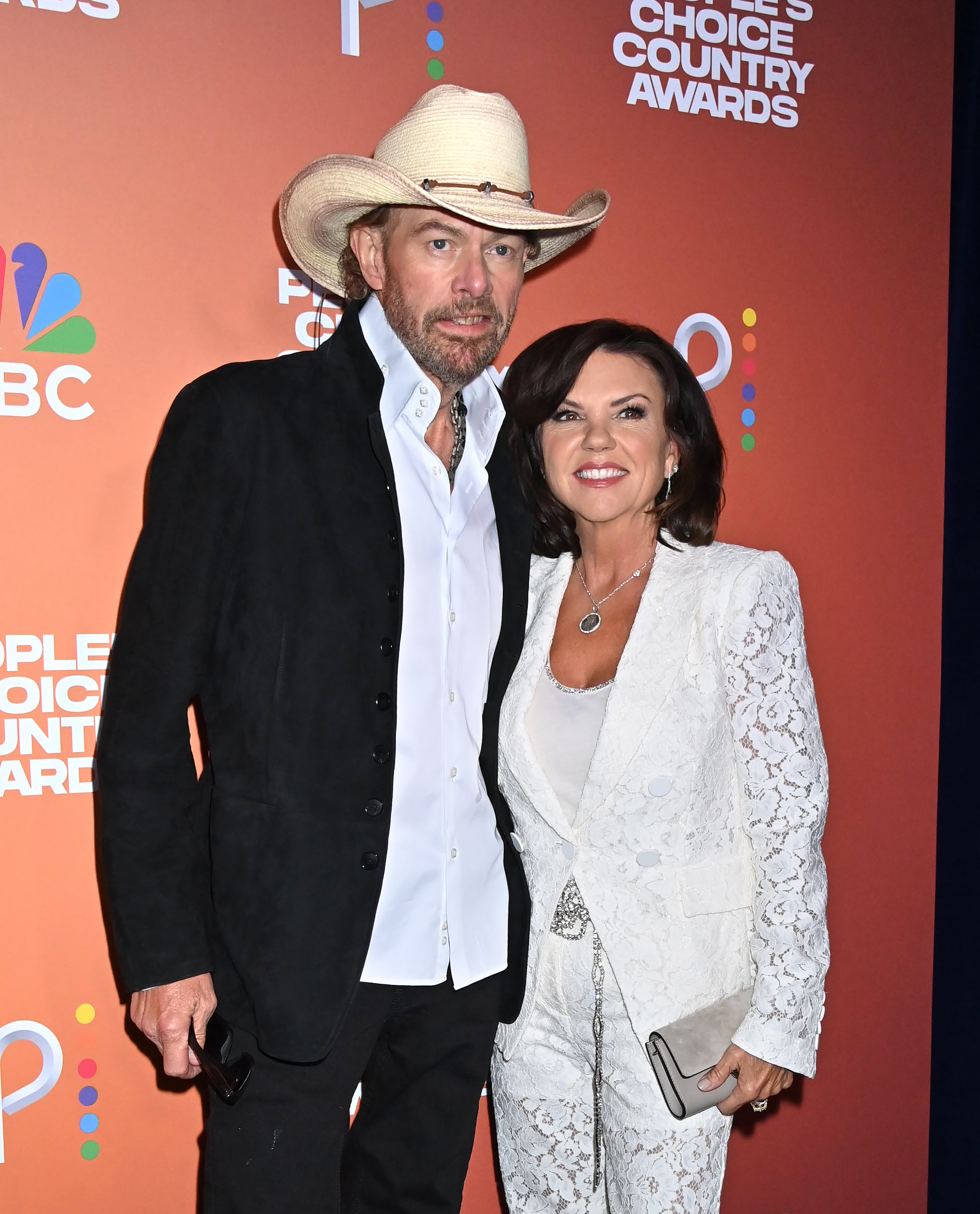 Toby Keith and his wife Trisha at the 2023 People's Choice Country Awards on September 28, 2023 in Nashville, Tennessee | Source: Getty Images