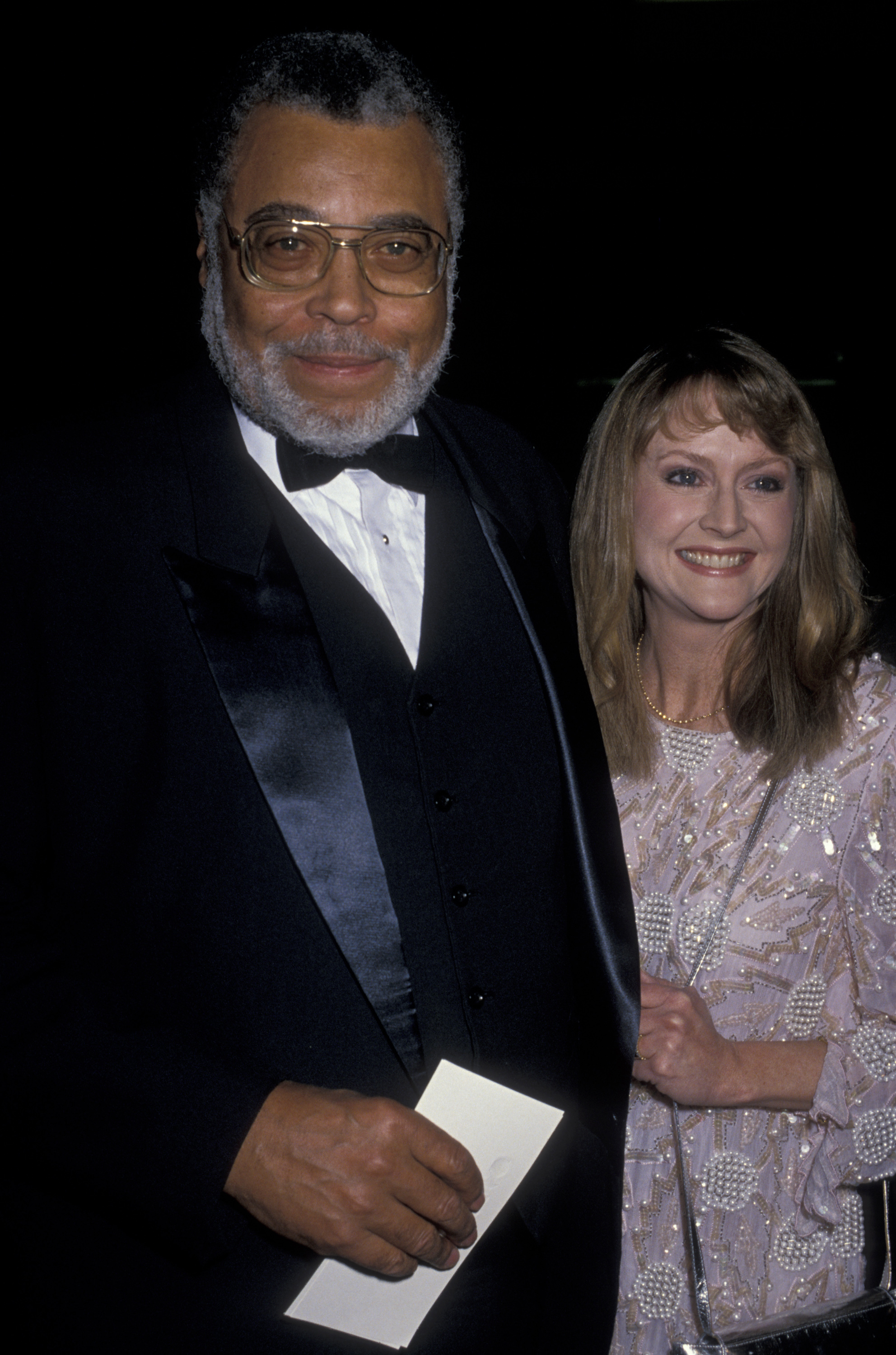 James Earl Jones and Cecilia Hart at the 47th Annual Golden Globe Awards on January 20, 1990, in Beverly Hills, California. | Source: Getty Images