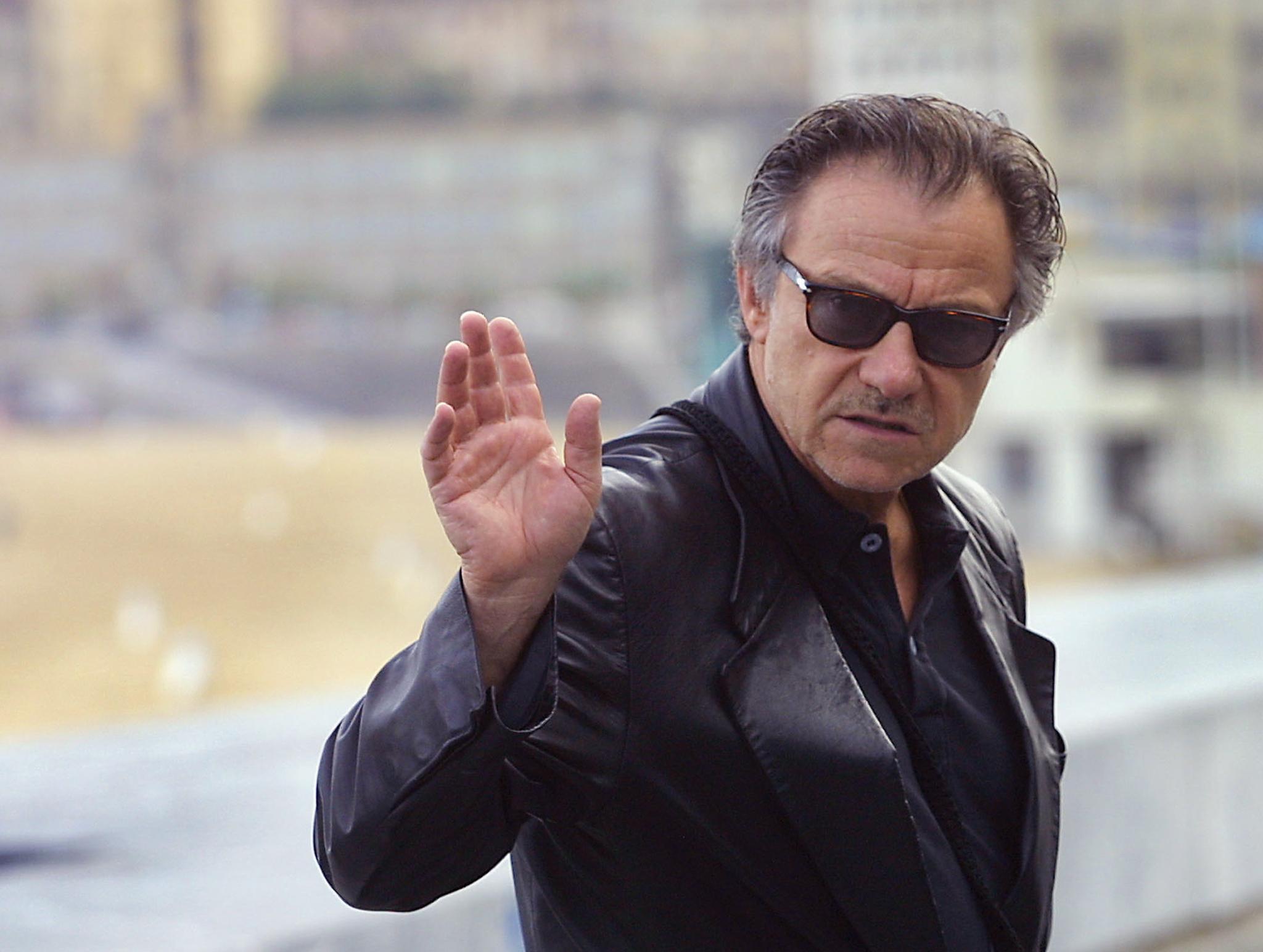 US actor Harvey Keitel arrives at the photocall during the 49th San Sebastian Film Festival, 23 September 2001 in San Sebastian. | Source: Getty Images