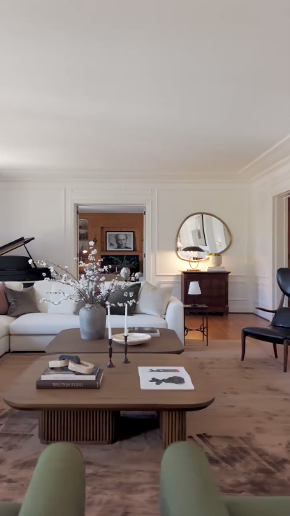 The subtle touches of green, brown, and off-whites give an woodsy feel without making it look like a cabin. It's pure quiet luxury. | Source: Instagram/weahomes
