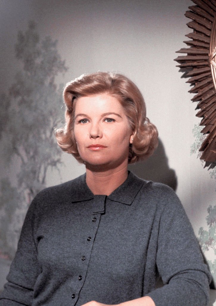 Late Barbara Bel Geddes of "Dallas" poses for a portrait in December 1960 in Los Angeles, California. | Photo: Getty Images.