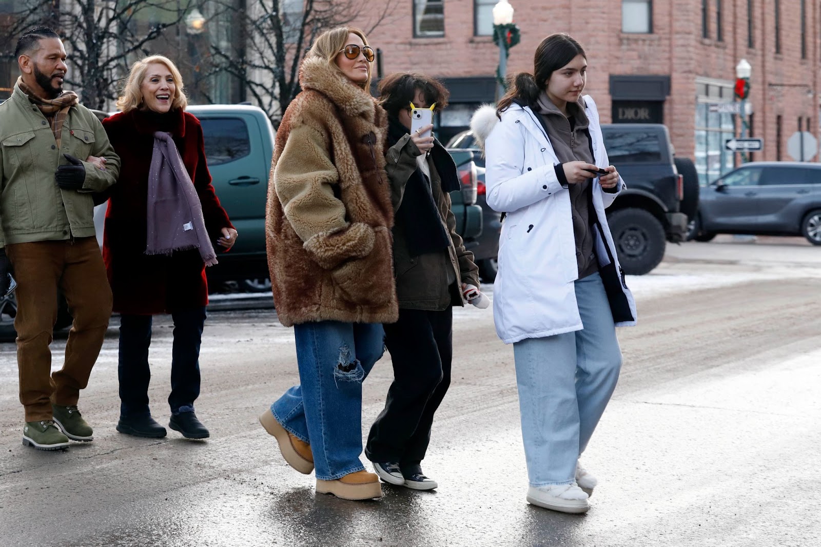 Jennifer Lopez with her daughter and family in Aspen, Colorado. | Source: Getty Images