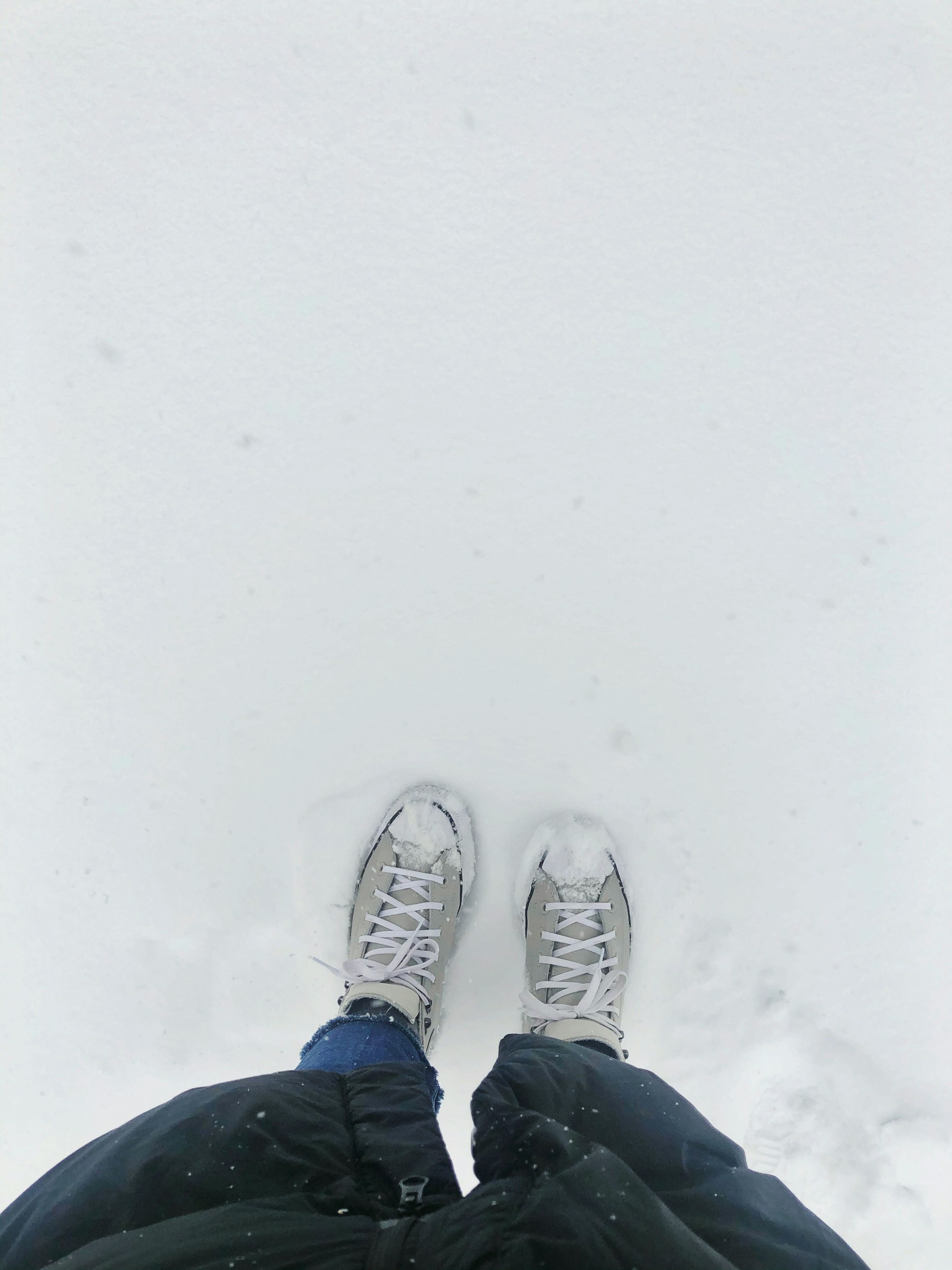 A person standing on the snow | Source: Unsplash
