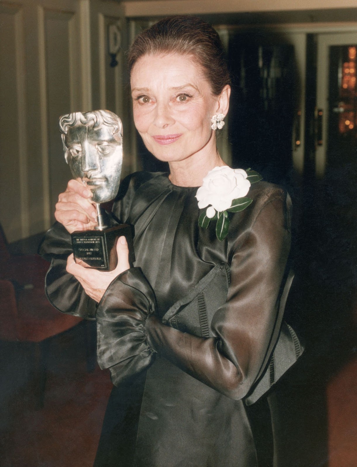 Audrey Hepburn with the Special Award she received from the British Academy of Film and Television Arts in 1992. | Source: Getty Images