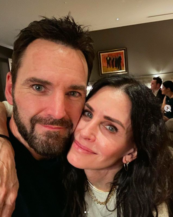 Johnny McDaid and Courteney Cox posing for a picture posted on January 1, 2023 | Source: Instagram/courteneycoxofficial