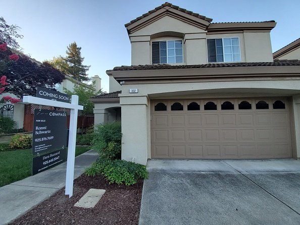 Picture of a house put up for sale | Photo: Getty Images