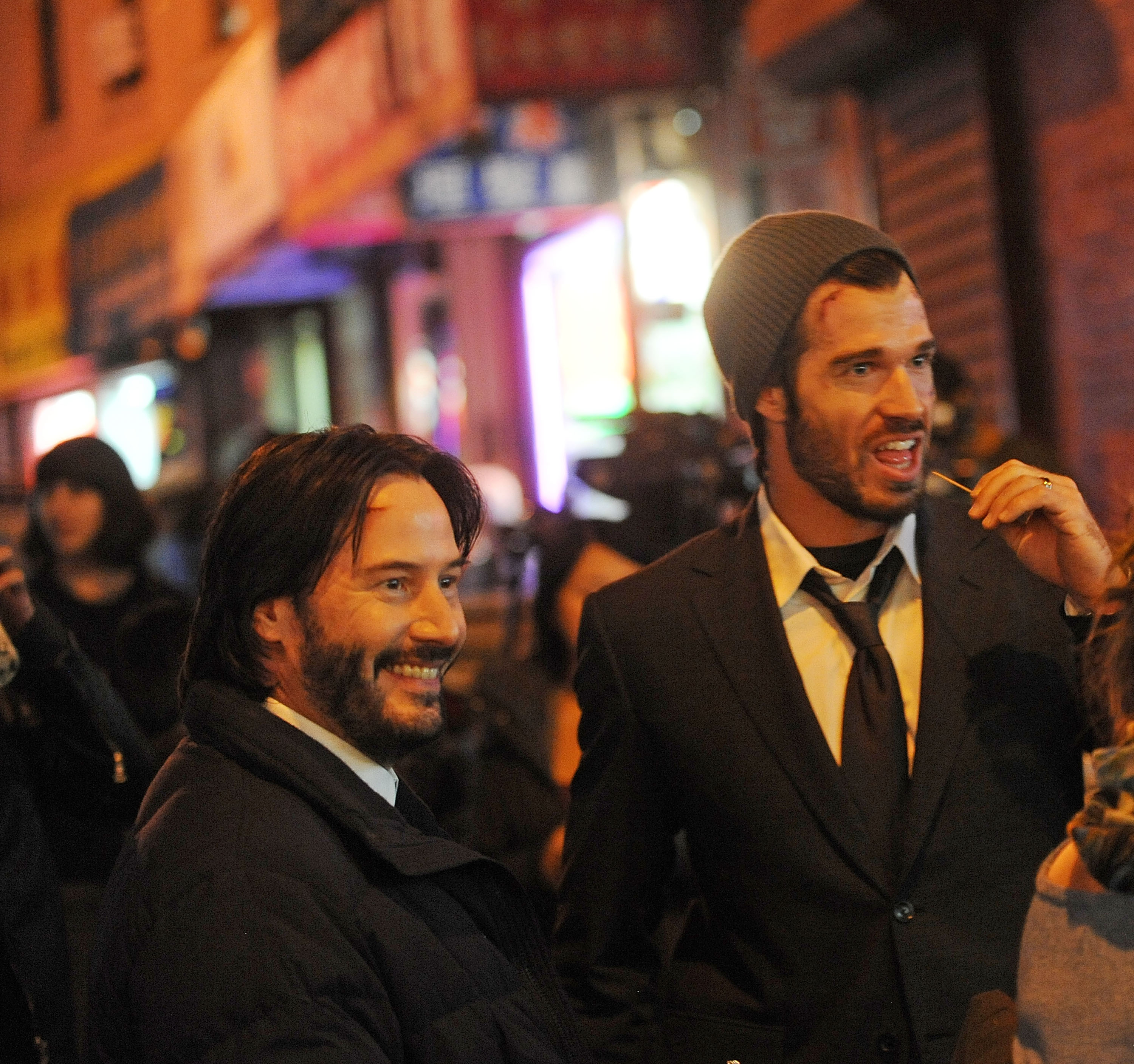 Keanu Reeves and his stunt double on the set of "John Wick 2" in New York City, on November 16, 2015. | Source: Getty Images