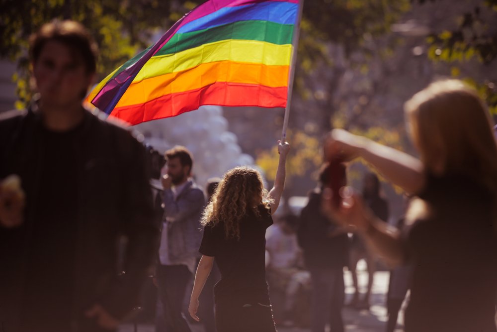 Symbole du drapeau arc-en-ciel et bannière des personnes LGBT. | Photo : Shutterstock