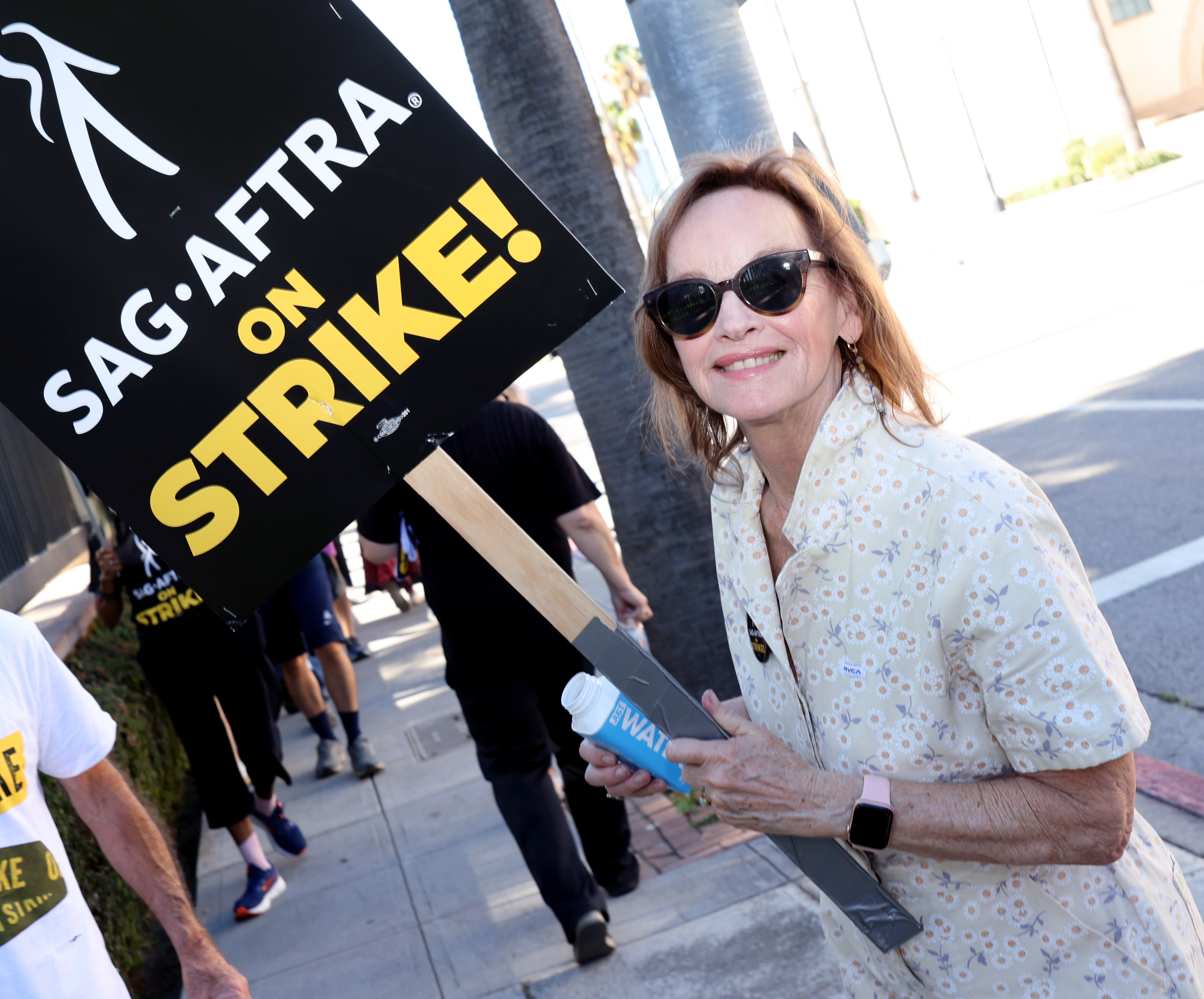 Pamela Sue Martin joins the picket line outside Warner Bros. Studios on October 6, 2023 | Source: Getty Images