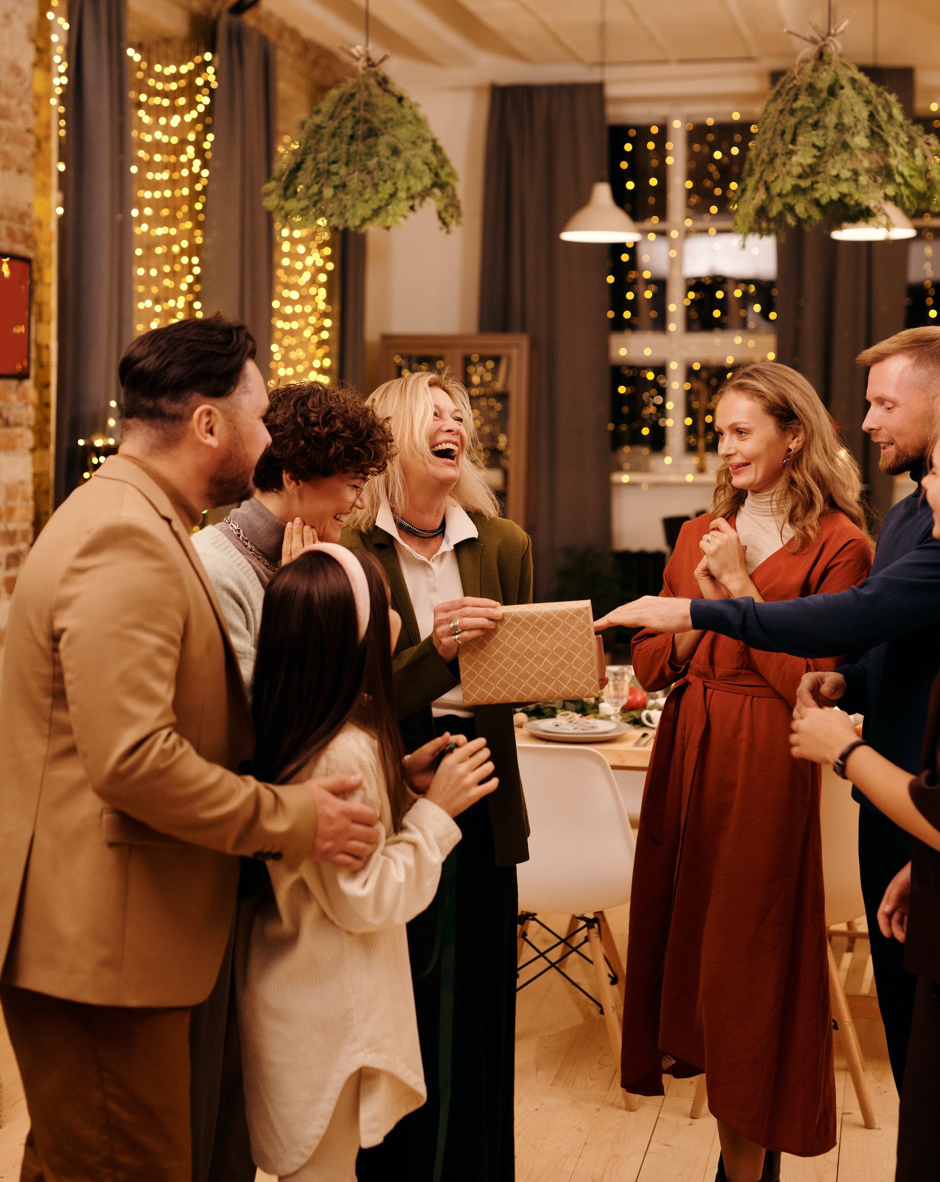 Family members having fun at a Christmas gathering | Source: Pexels