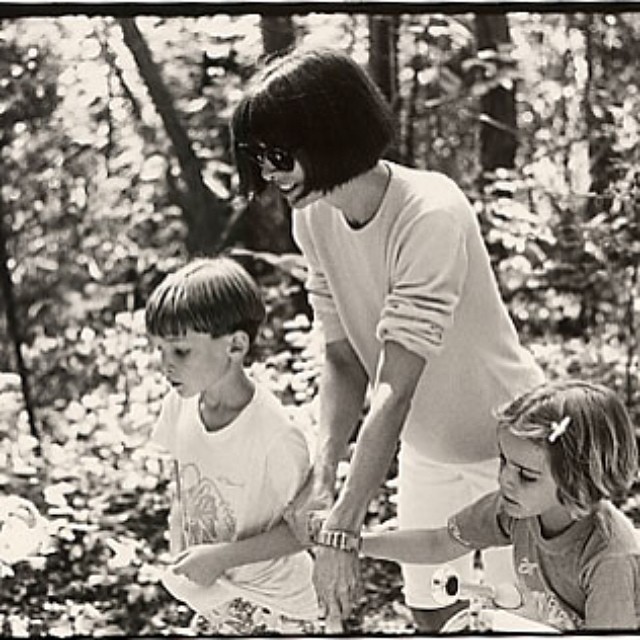 Charles, Anna Wintour, and Bee Shaffer pictured together in a post dated May 2014 | Source: Instagram/beecarrozzini