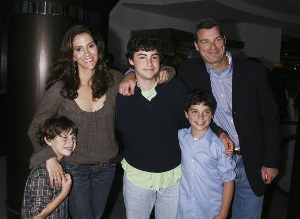  Jami Gertz, her husband Tony Ressler (R) and their children Theo (L), Oliver (C) and Nick arrive at the premiere of Miramax's "Keeping up with the Steins" at the Pacific Design Center on May 8, 2006 in West Hollywood, California | Photo:Getty Images