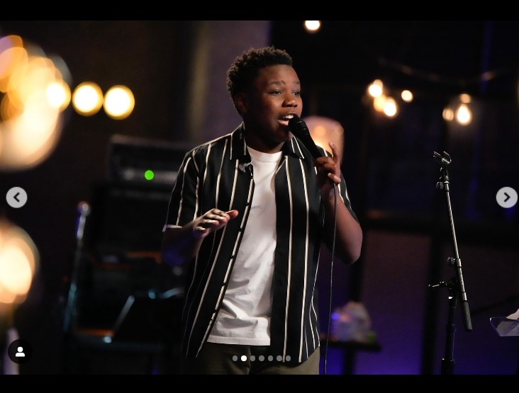 Jaukeem Fortson on "The Voice" on November 26, 2024 | Source: Instagram/michaelbuble/nbcthevoice/carlypearce