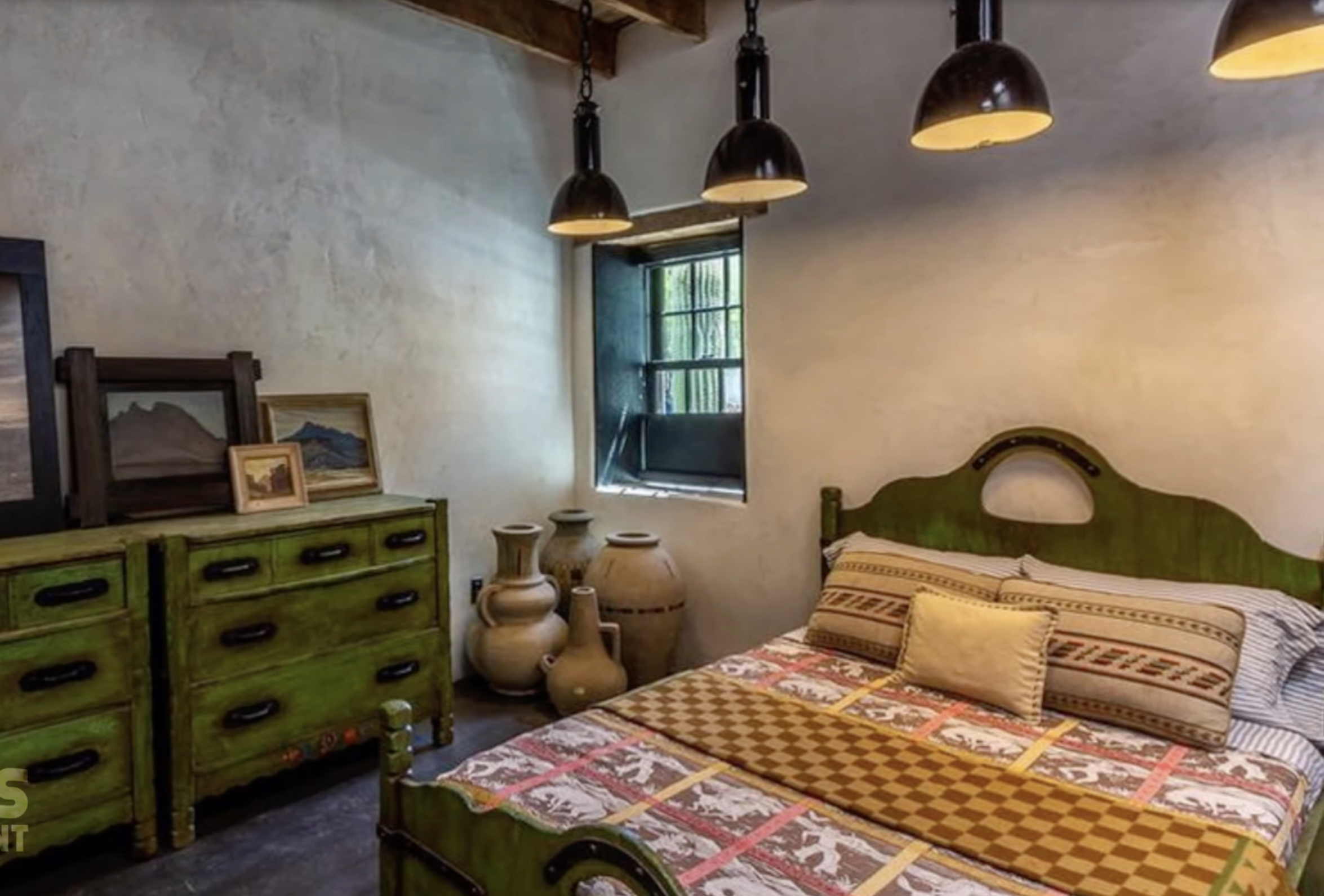Bedroom with green furniture, pottery, and pendant lighting inside Diane Keaton’s Sullivan Canyon home, dated February 3, 2022 | Source: YouTube/@FamousEntertainment500k