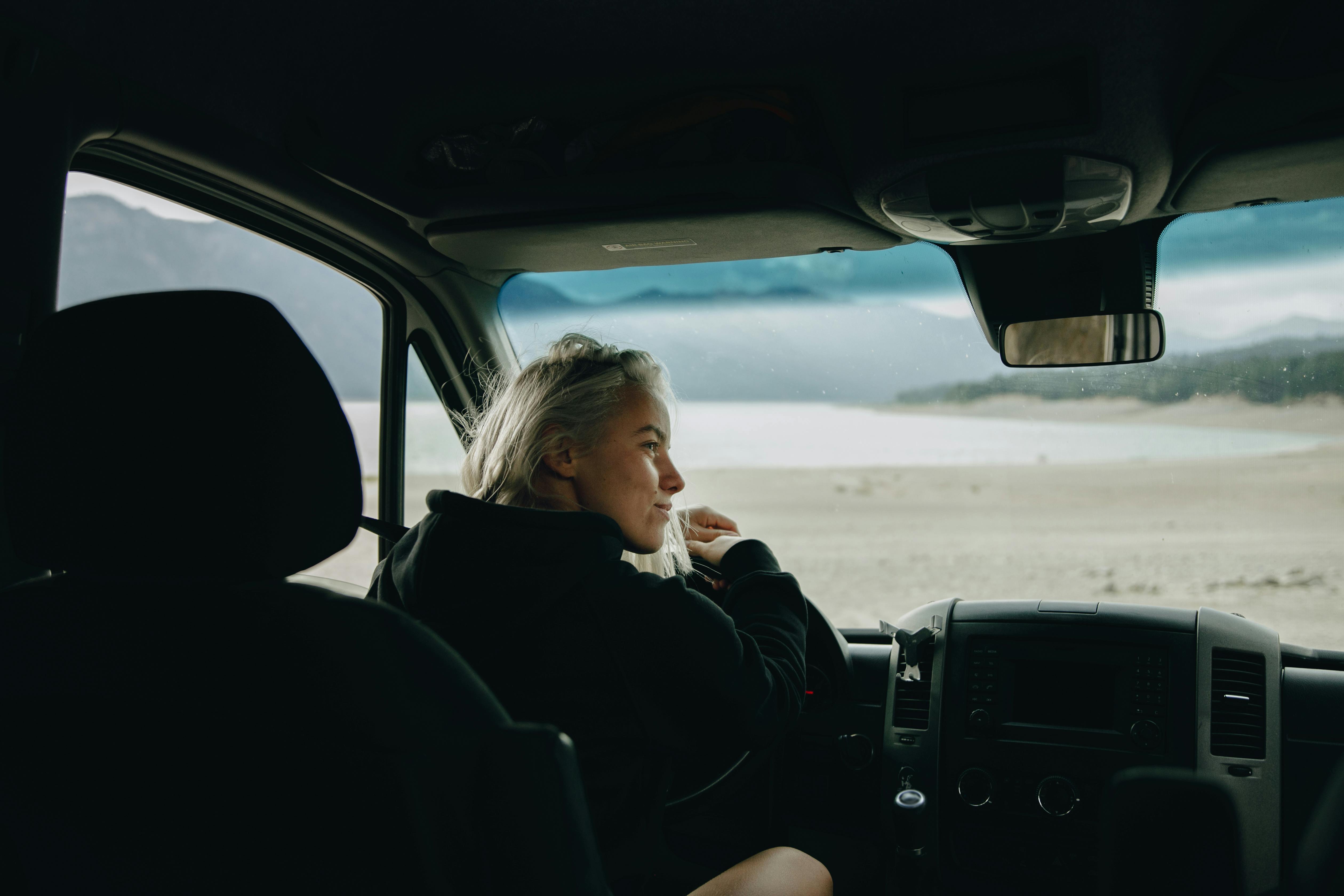 Woman driving a vehicle | Source: Pexels