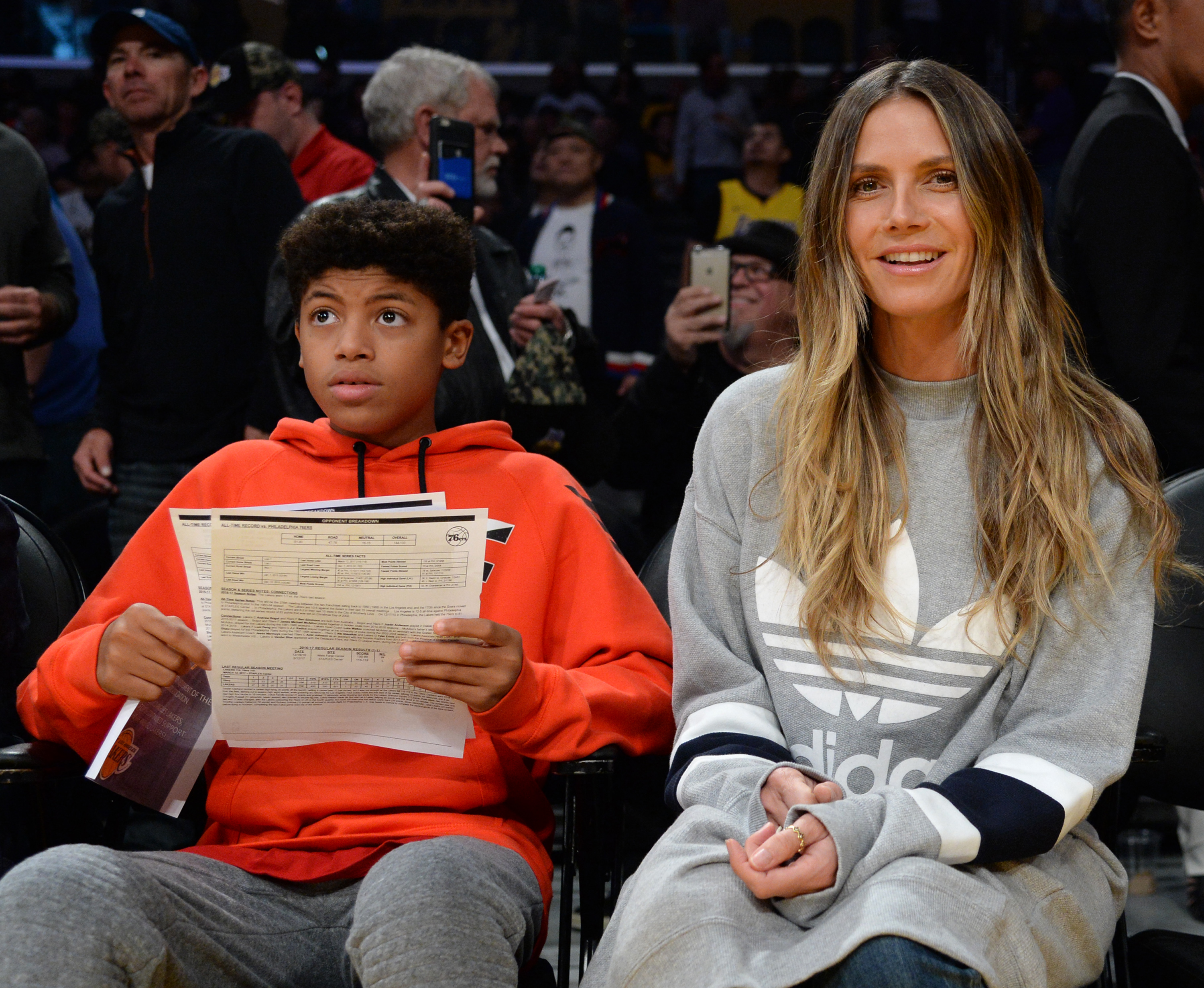 Heidi Klum and Henry Samuel at a basketball game on November 15, 2017, in Los Angeles, California | Source: Getty Images