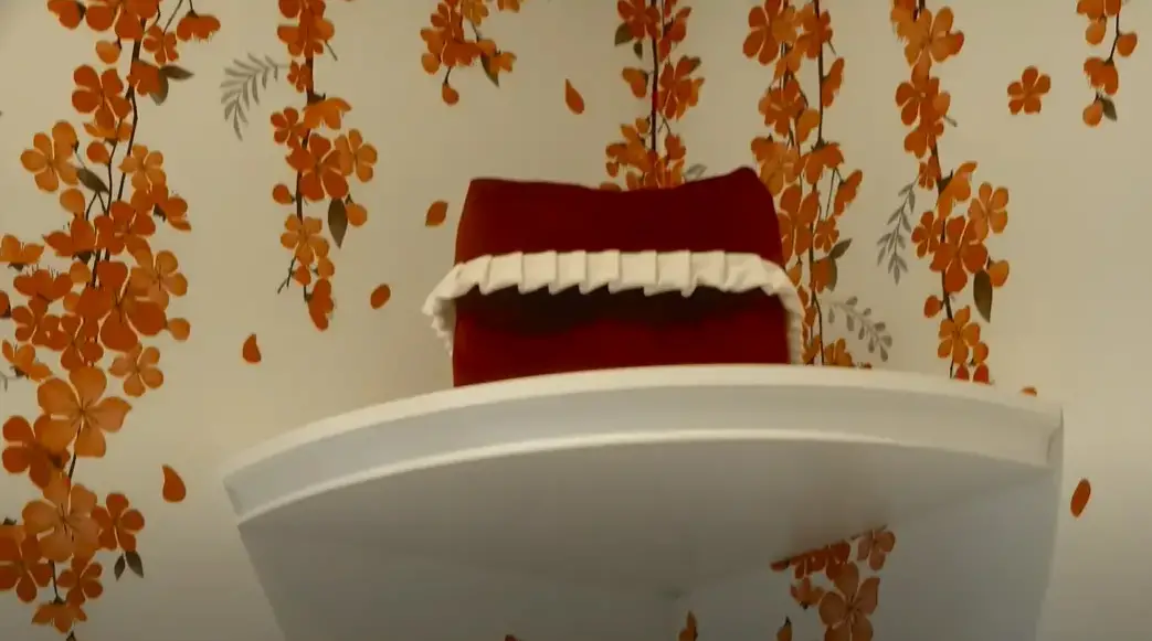 Flowers and falling petals on the wall of Serena Williams' baby nursery | Source: YouTube@serenawilliams