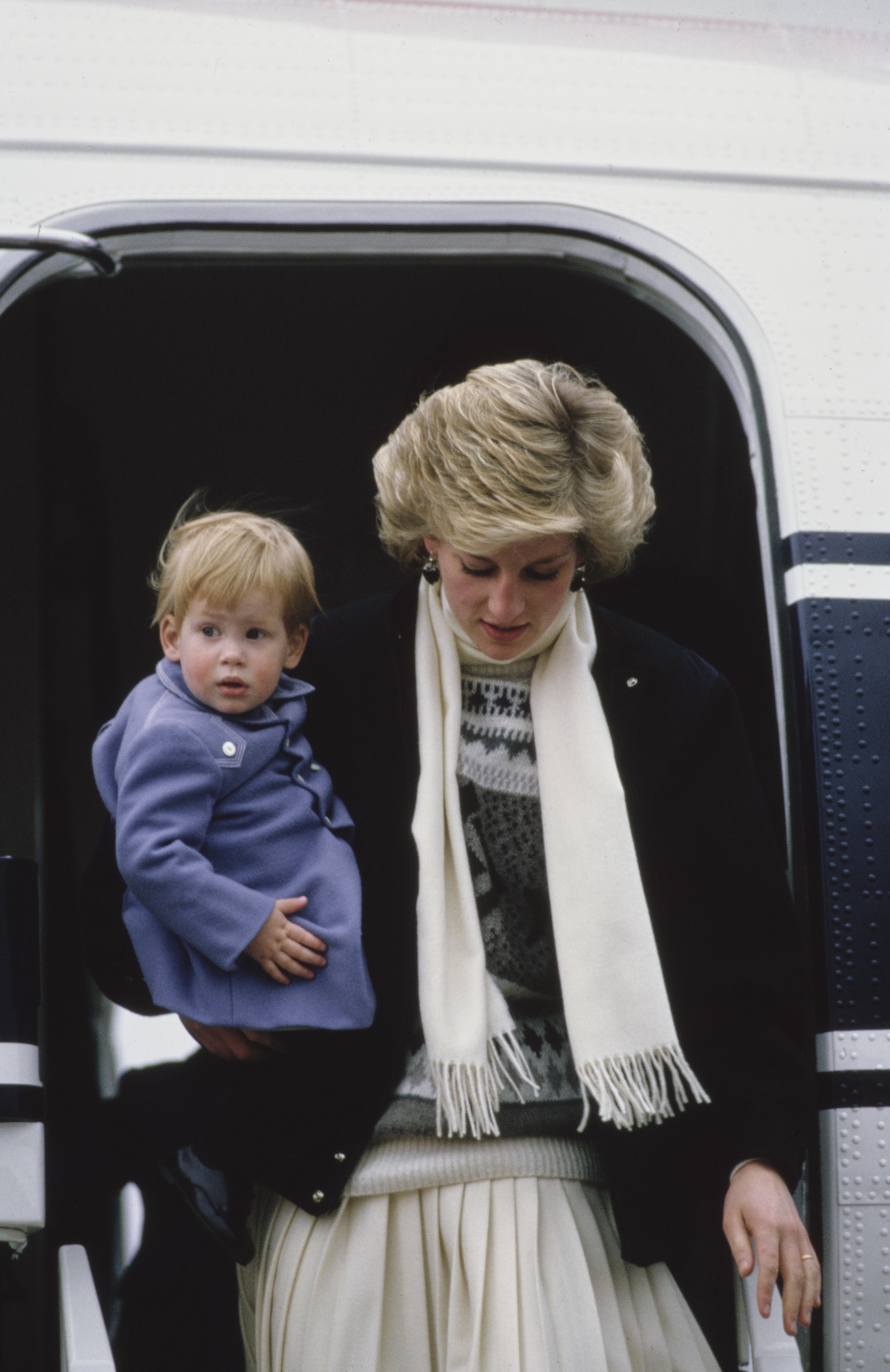 Princess Diana and Prince Harry arrive at Aberdeen Airport in Aberdeen, Aberdeenshire, Scotland, on March 14, 1986. | Source: Getty Images