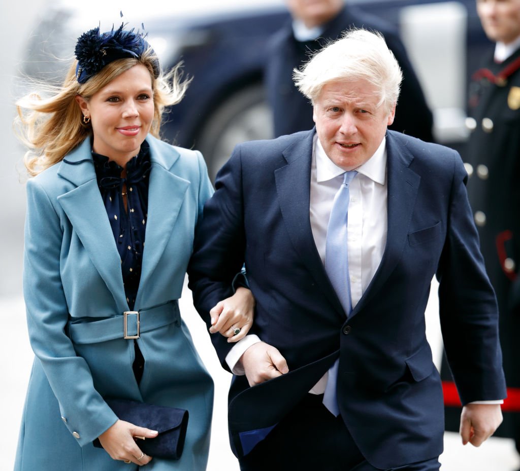 Carrie Symonds y Boris Johnson el 9 de marzo de 2020 en Londres, Inglaterra. | Foto de Max Mumby vía Getty Images