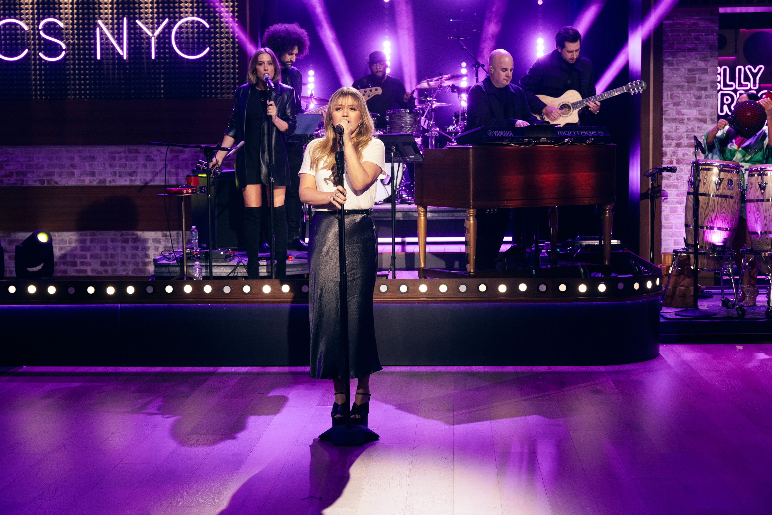 Kelly Clarkson performing during "The Kelly Clarkson Show," season 5 | Source: Getty Images
