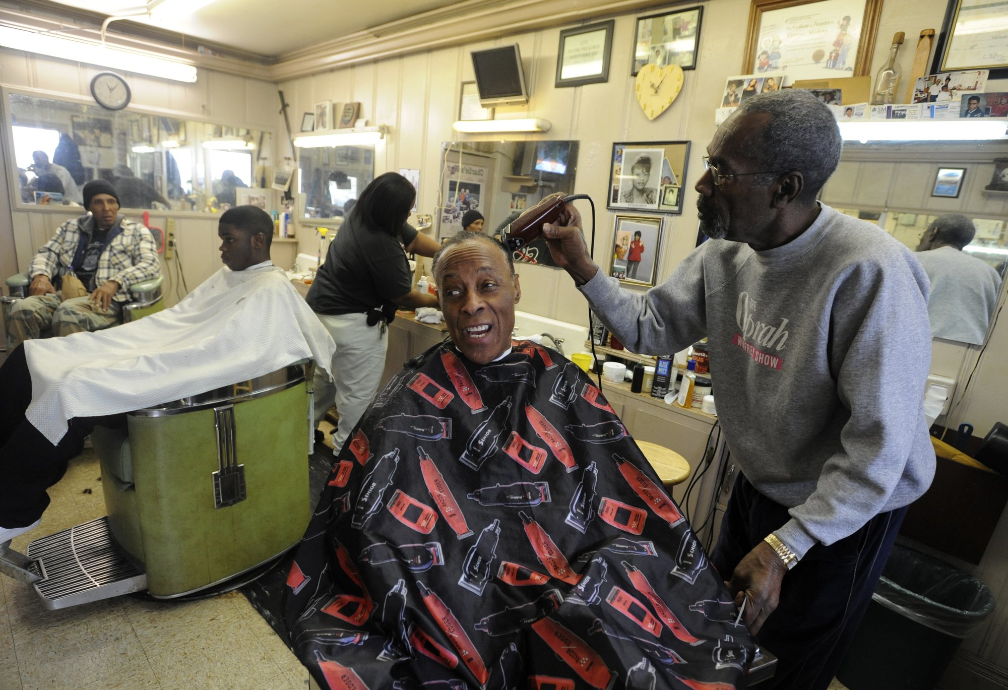 Vernon Winfrey pictured cutting hair on Roland Jones at his barbershop in Nashville, Tennessee. | Source: Getty Images