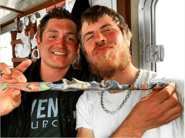 Nick McGlashan and a friend, Jesse Madden show off the totem pole they made, July 13, 2020. | Photo: Instagram/Nick McGlashan. 