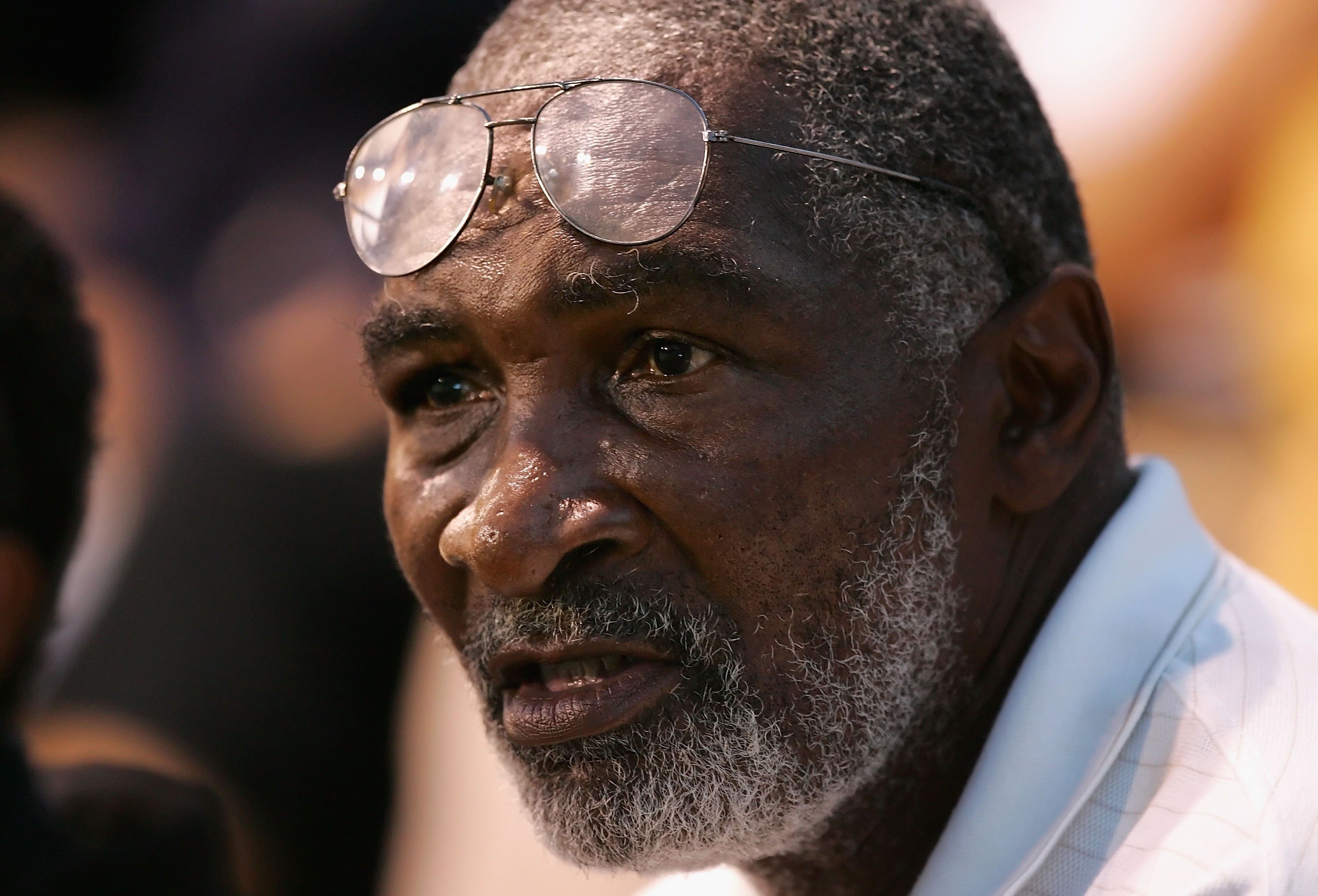 Richard Williams, father of Venus Williams, watches as she competes against Anna Chakvetadze of Russia during the Day 5 match of the Acura Classic at the La Costa Resort and Spa August 3, 2007 in Carlsbad, California | Source: Getty Images 