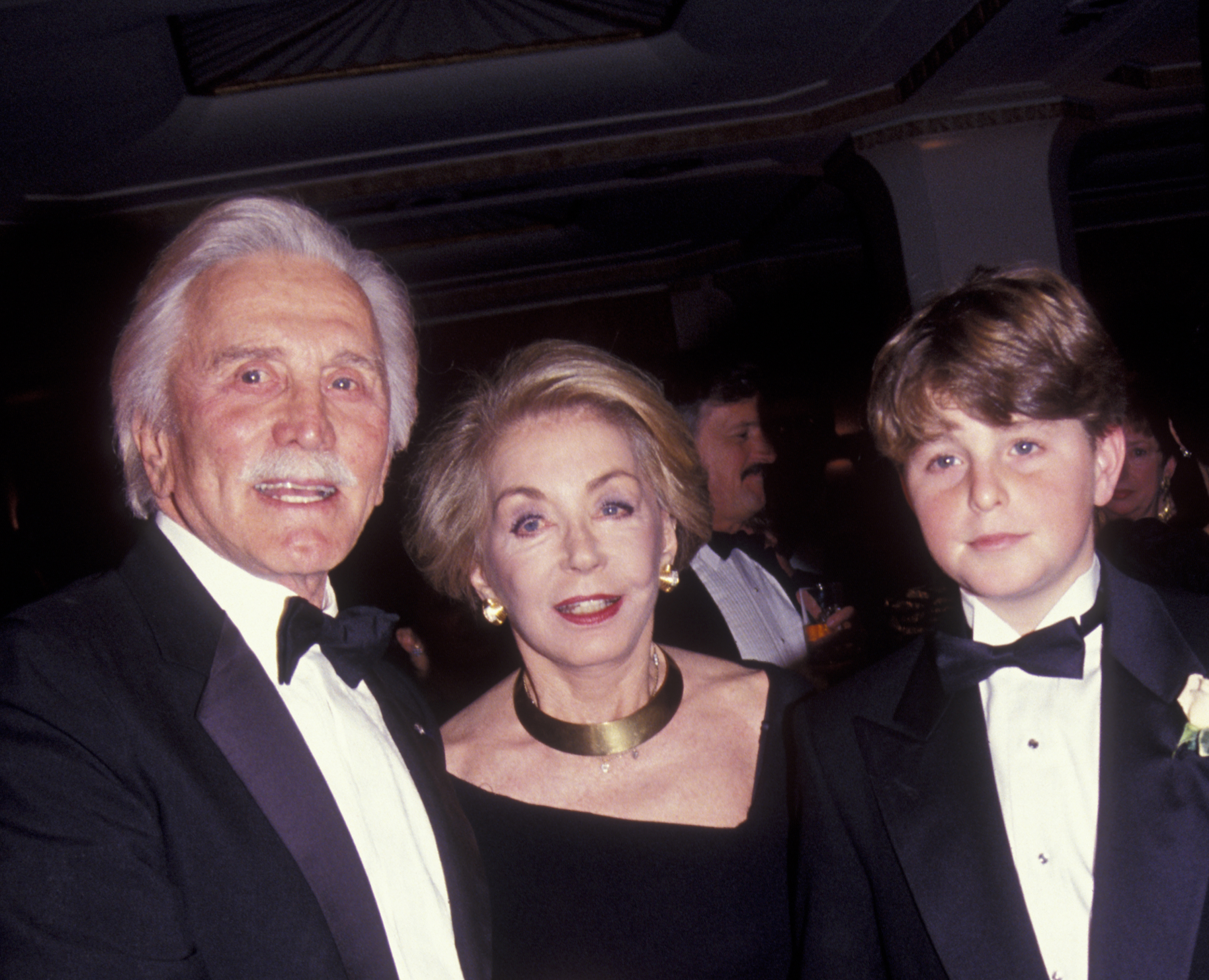 Kirk Douglas, Anne Douglas, and Cameron Douglas attend Eighth Annual Red Cross Humanitarian Awards on November 13, 1991, in New York City. | Source: Getty Images