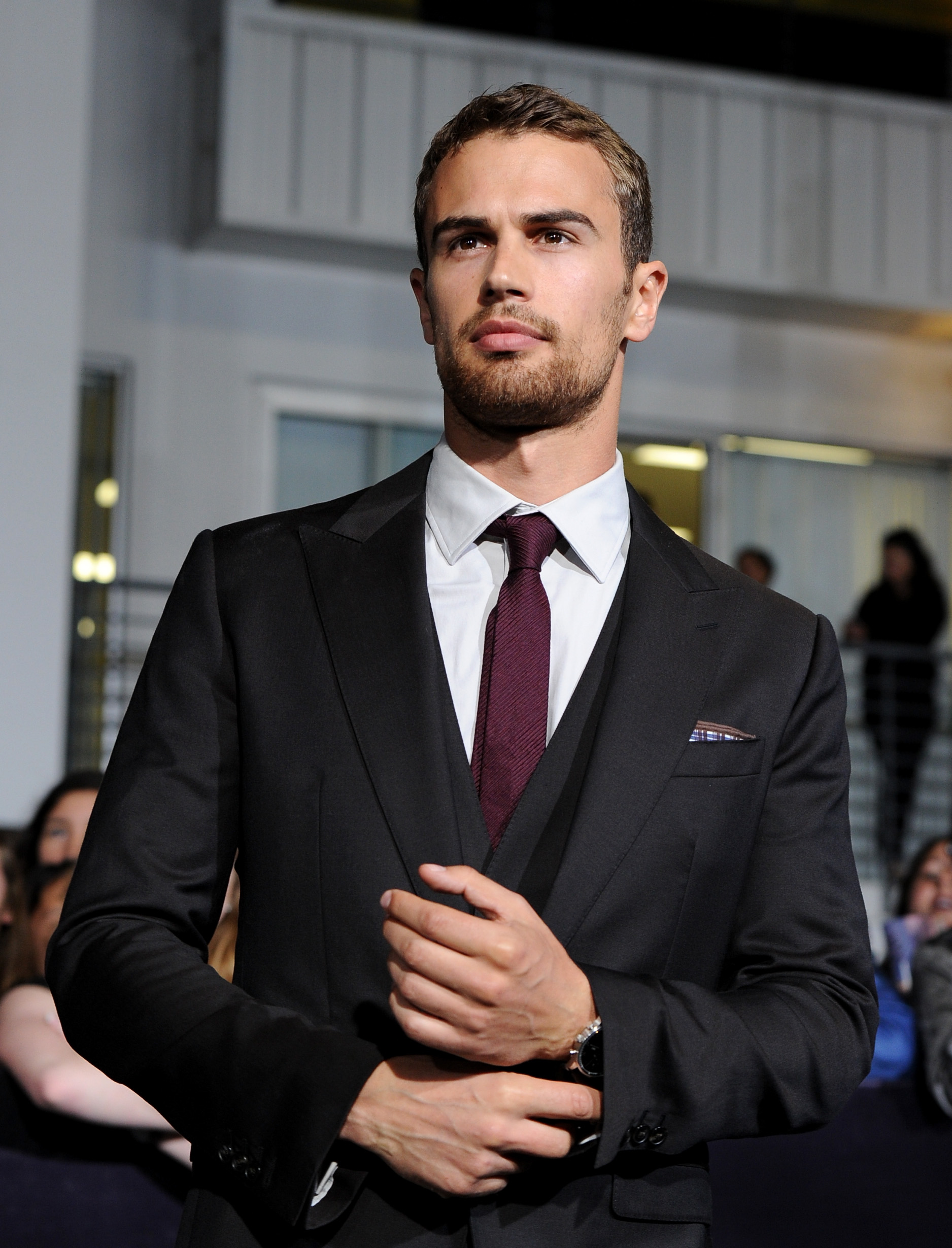 Theo James at the premiere of "Divergent" at the Regency Bruin Theatre on March 18, 2014, in Los Angeles, California. | Source: Getty Images