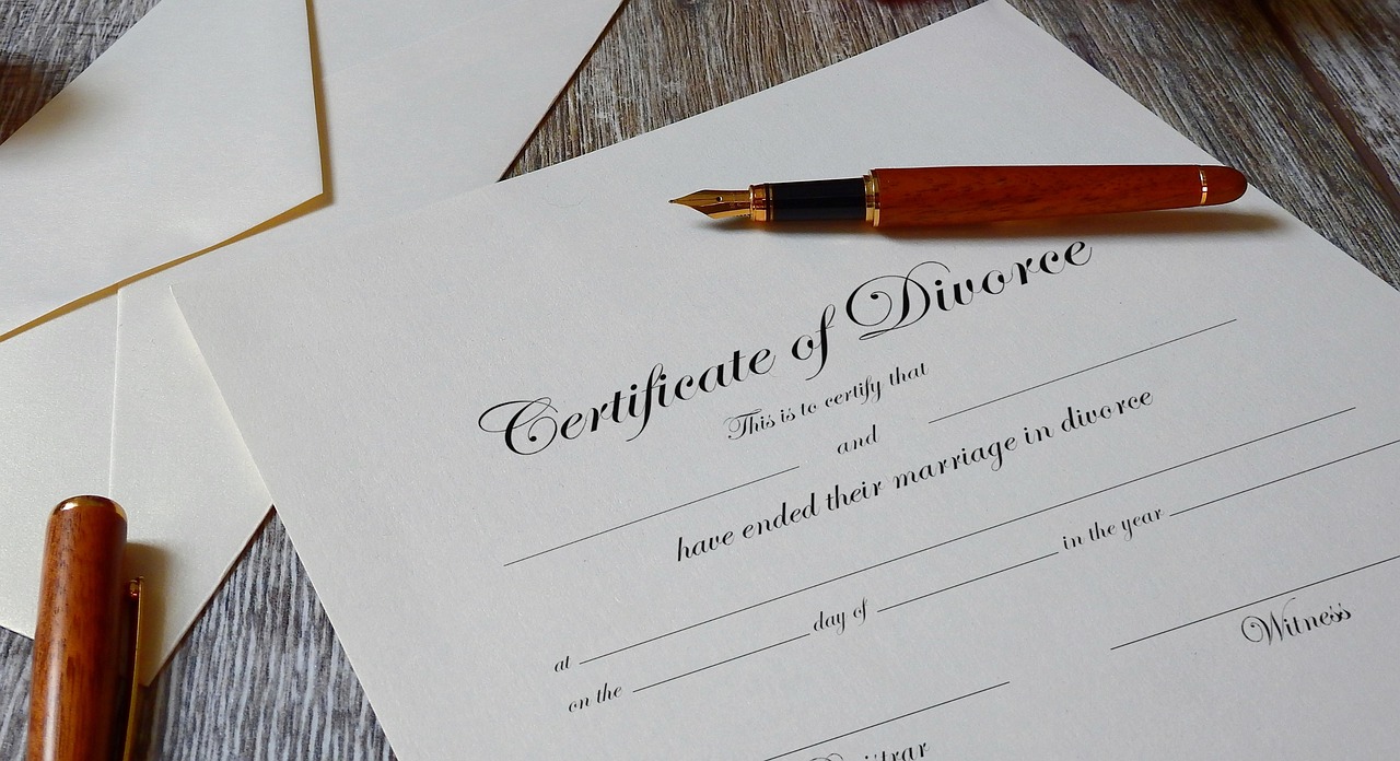 A divorce certificate | Source: Pixabay