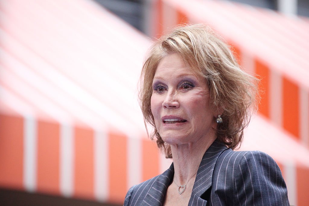 Mary Tyler Moore onstage at Broadway Barks 14 at the Booth Theatre on July 14, 2012 in New York City | Photo: Getty Images