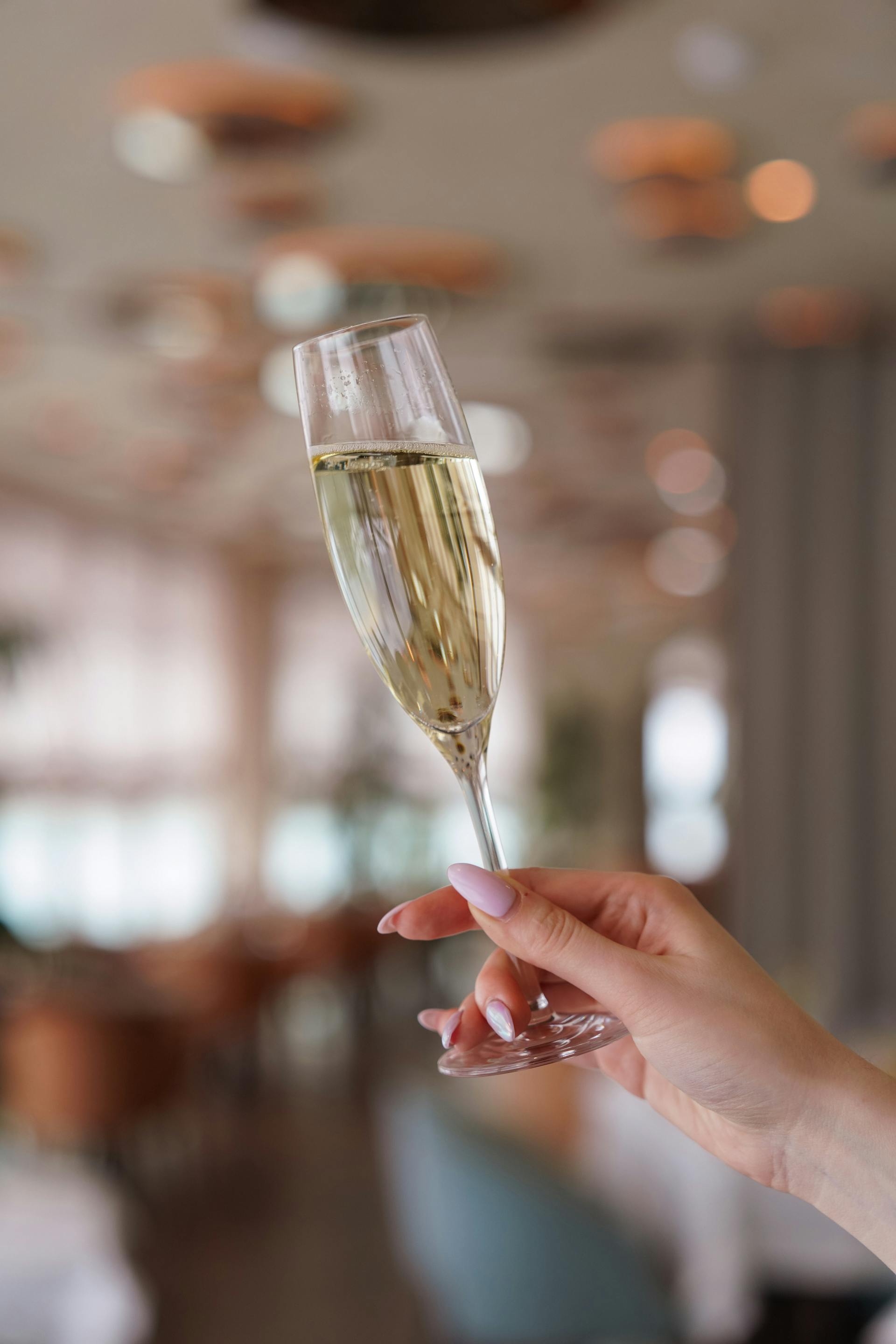 A person holding a glass of champagne | Source: Pexels