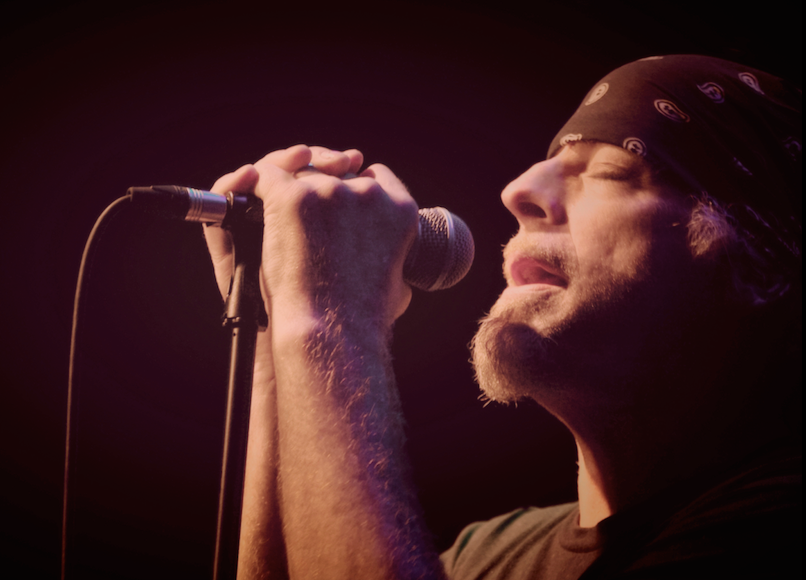 Leif Garrett pictured singing, dated March 2015 | Source: Facebook/LeifGarrett