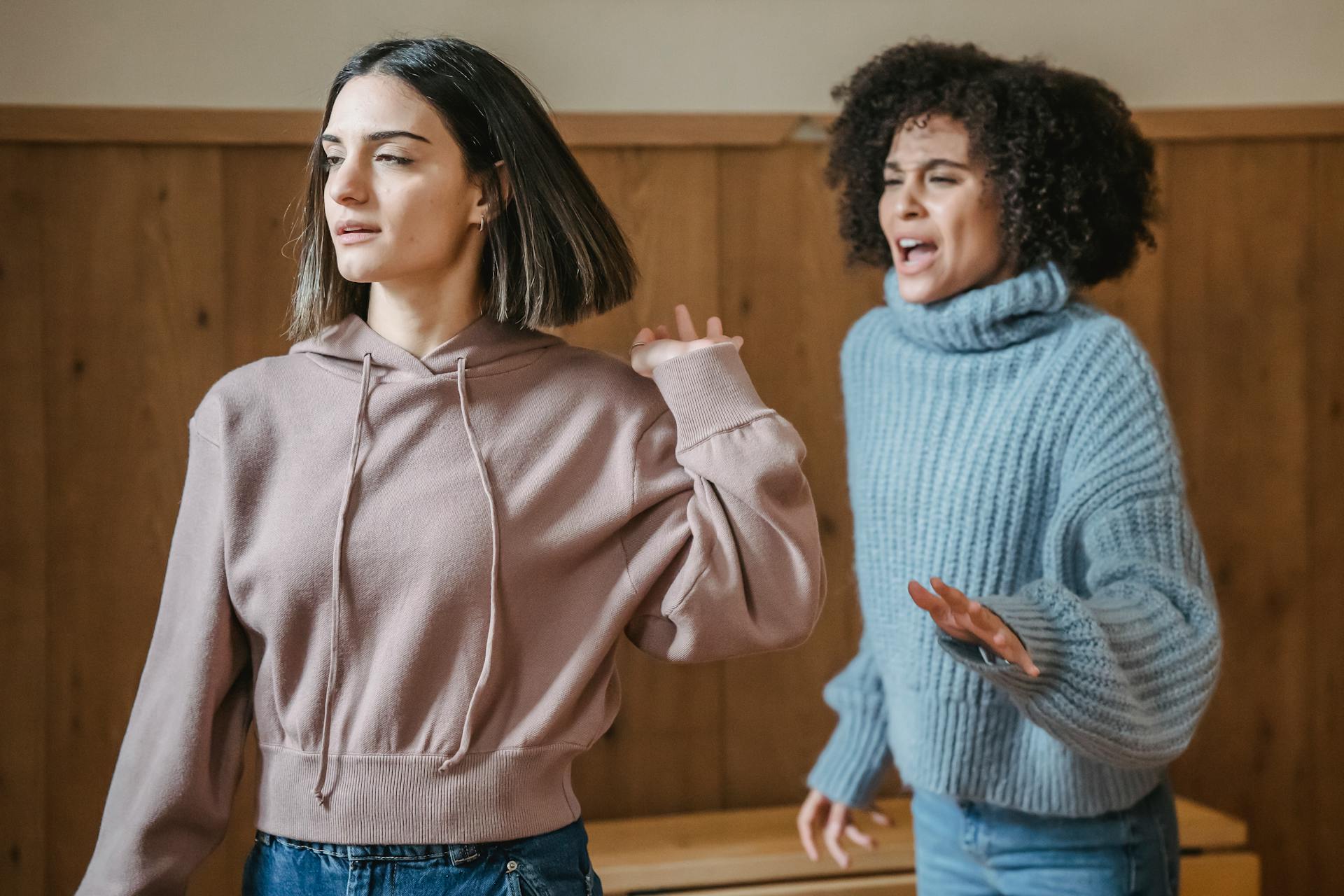 Two women arguing | Source: Pexels