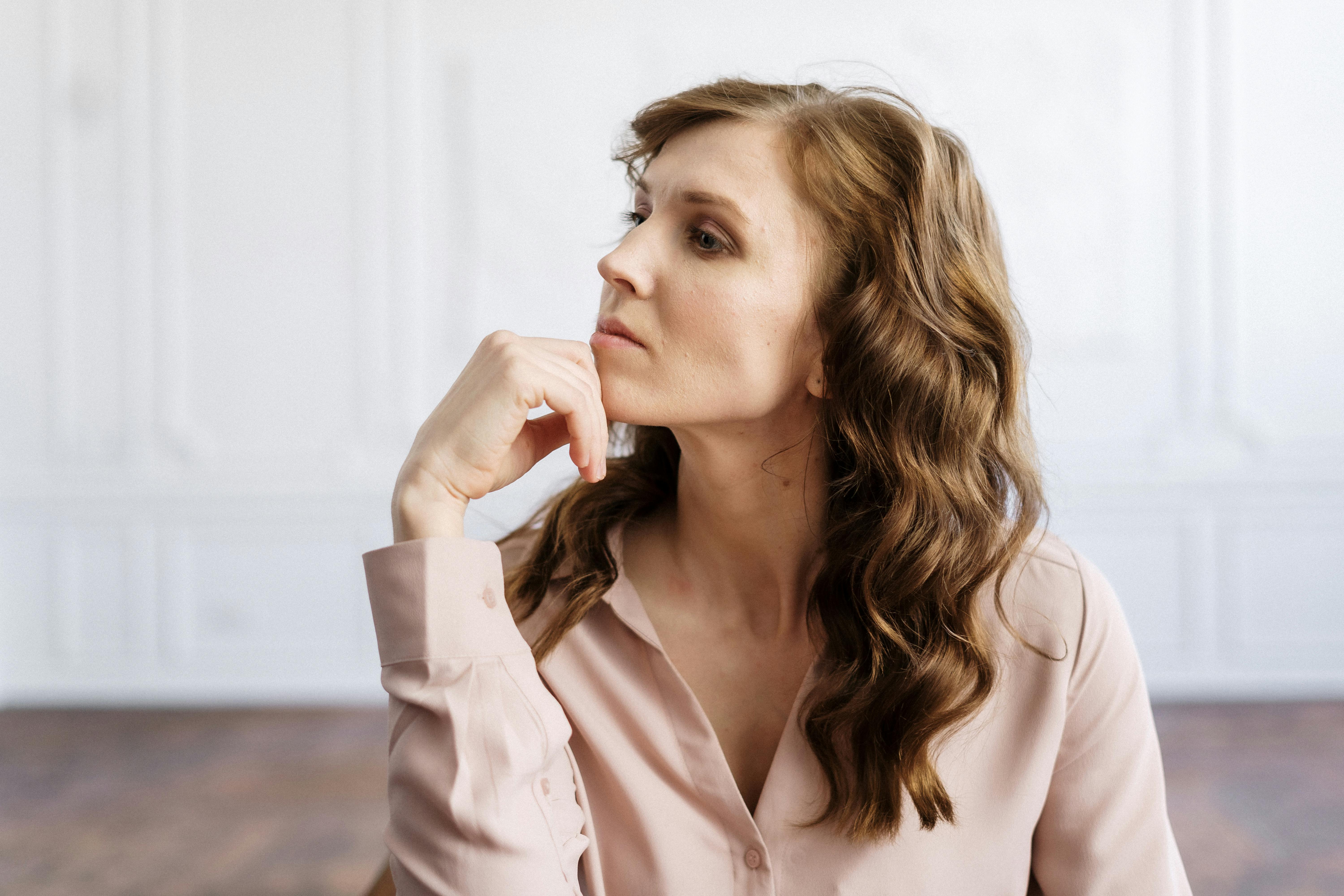 A woman looking defiant | Source: Pexels