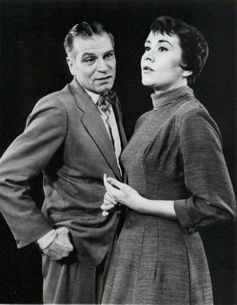 Sir Laurence Olivier and Joan Plowright performing in The Entertainer on Broadway in 1958. | Source: Wikimedia Commons