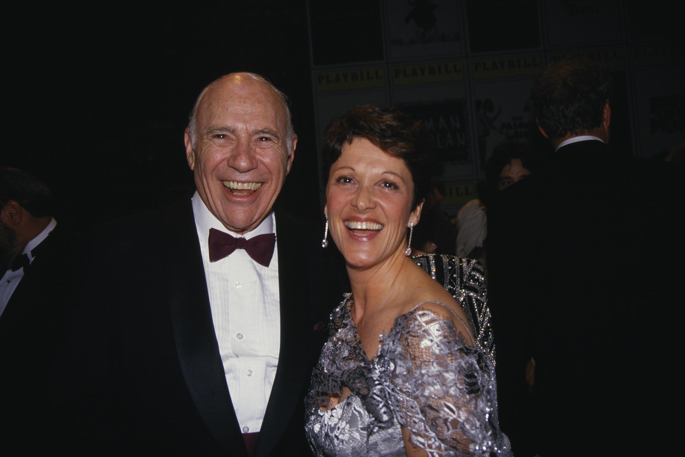 Stage actors John Randolph and Linda Lavin attend the the 1987 Tony Awards | Source: Getty Images